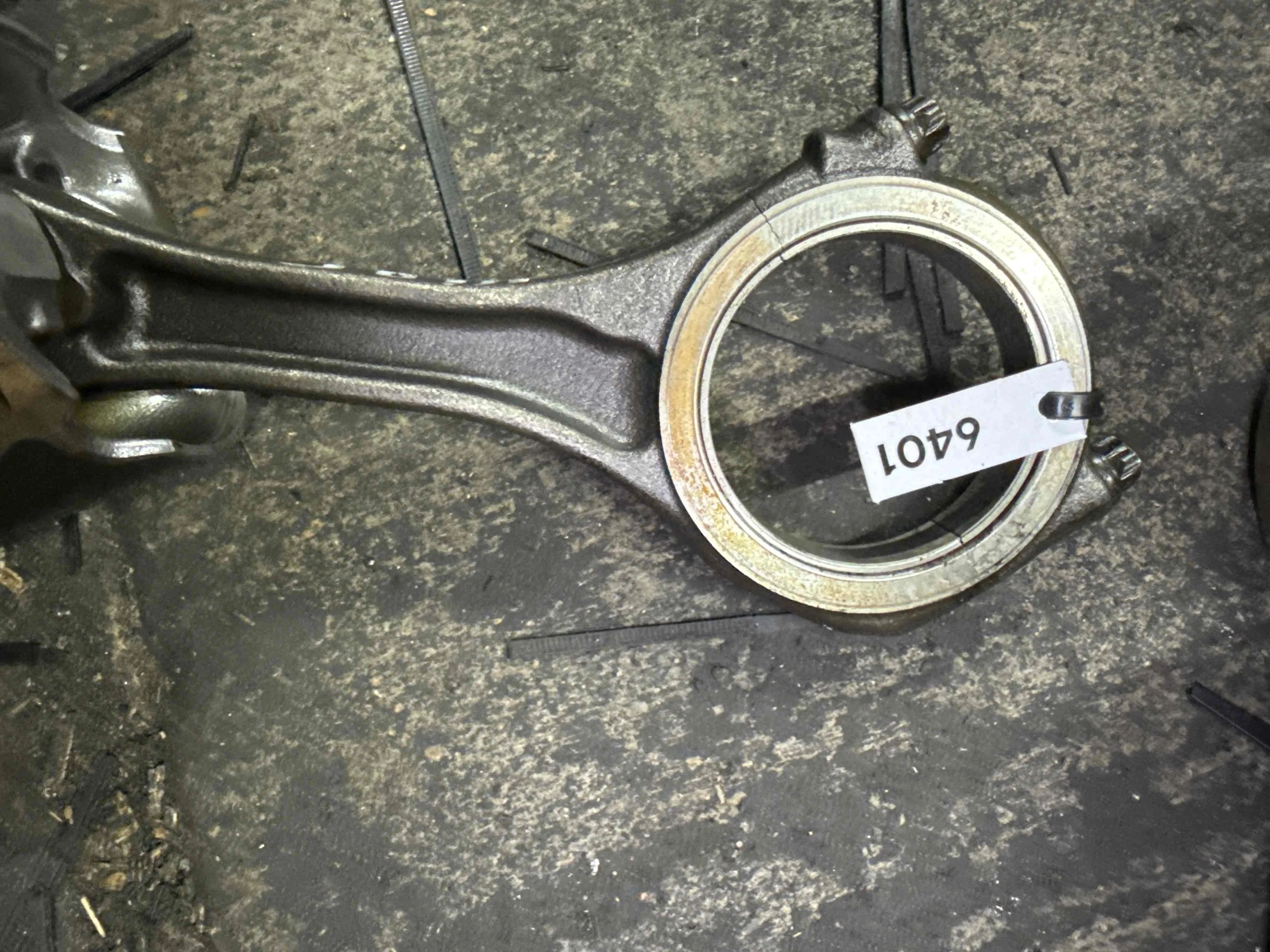 Шатун Volkswagen I (2010—2016) 059198401H
 DDX