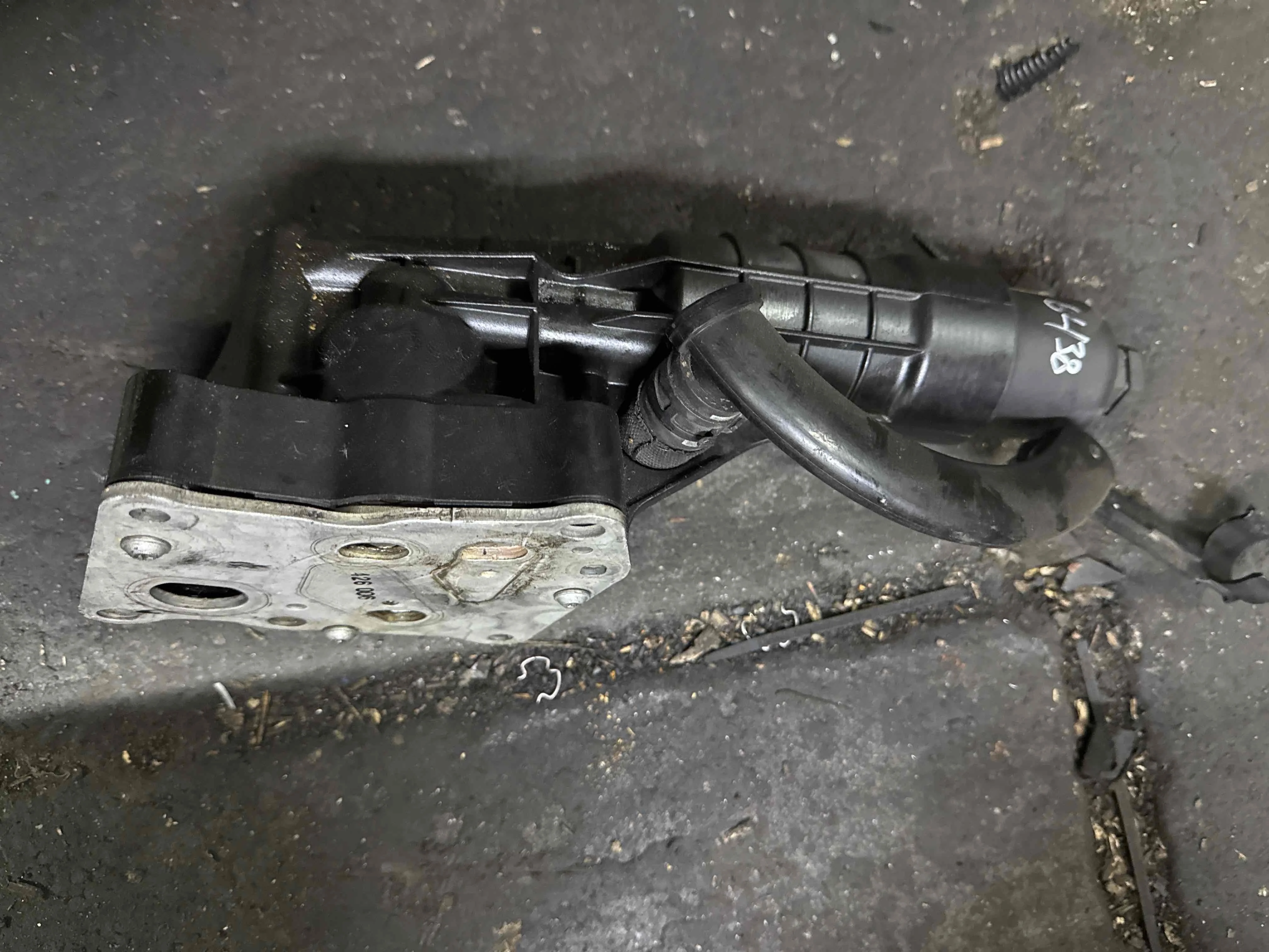 Корпус масляного фильтра Mercedes-Benz W212/S212/C207/A207 (2009—2013) A2711801210
 271860