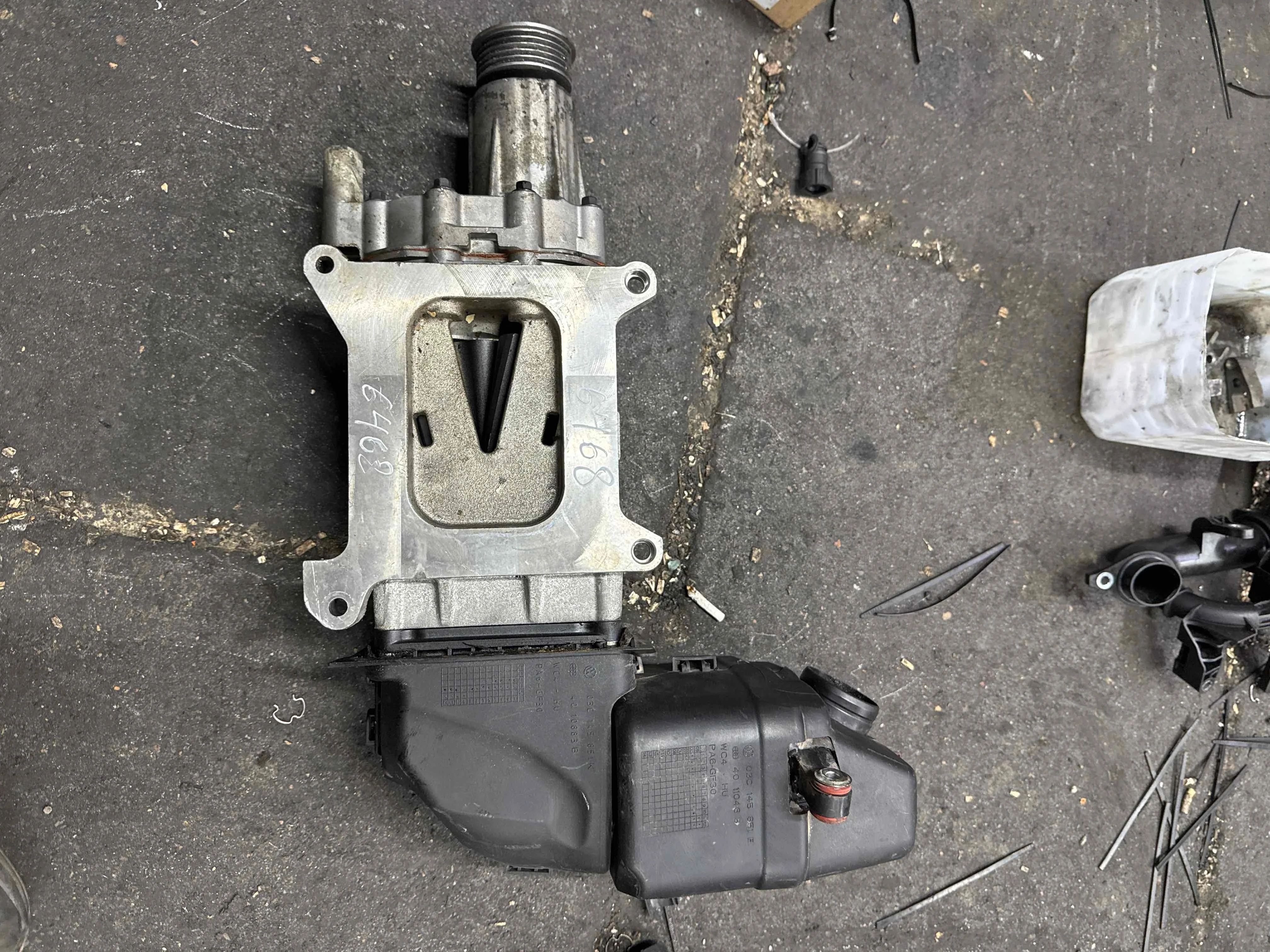 Нагнетатель воздуха (компрессор) Volkswagen Mk6 (2008—2012) 03C145601C
; 03C145601B; 03C145601E; 03C145601EX BMY