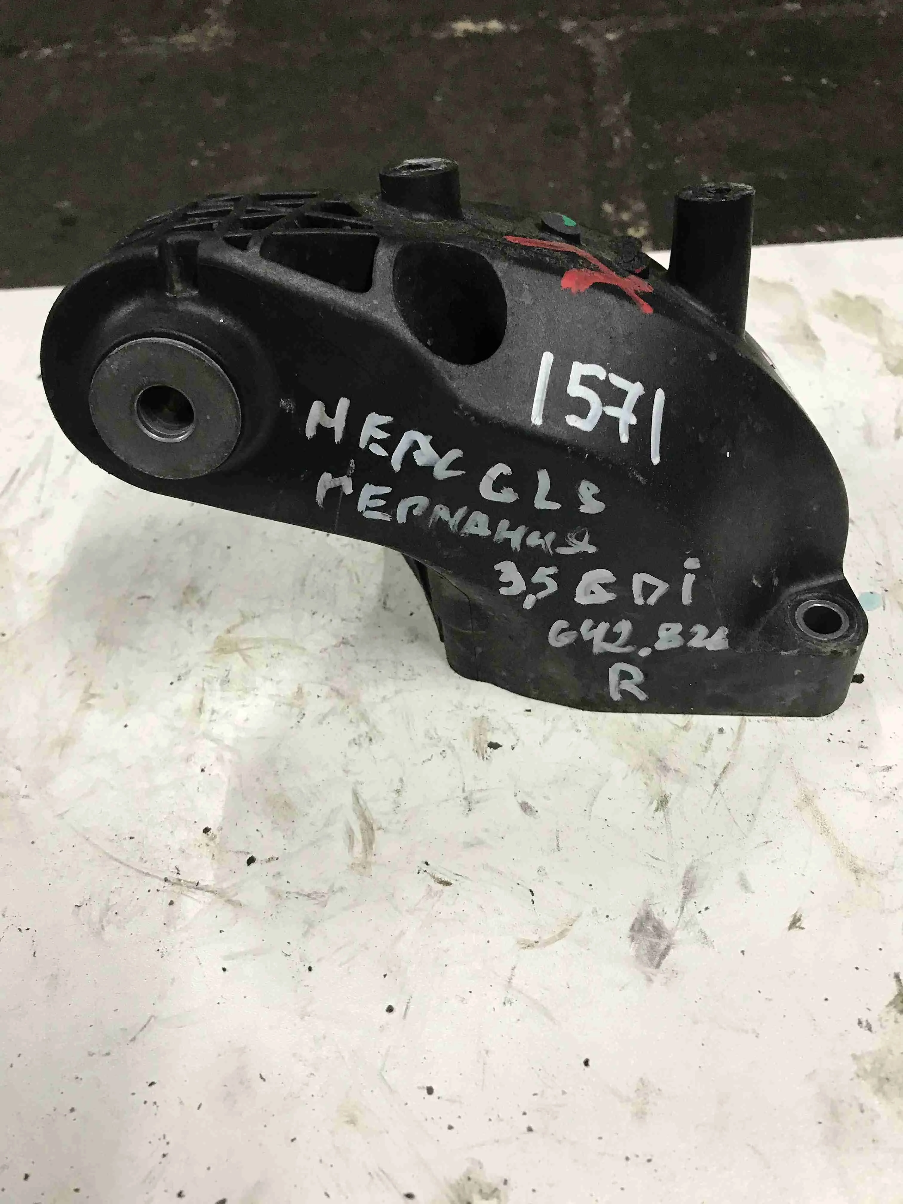 Кронштейн двигателя Mercedes-Benz X166 (2015—2019) A6422236204
 642826