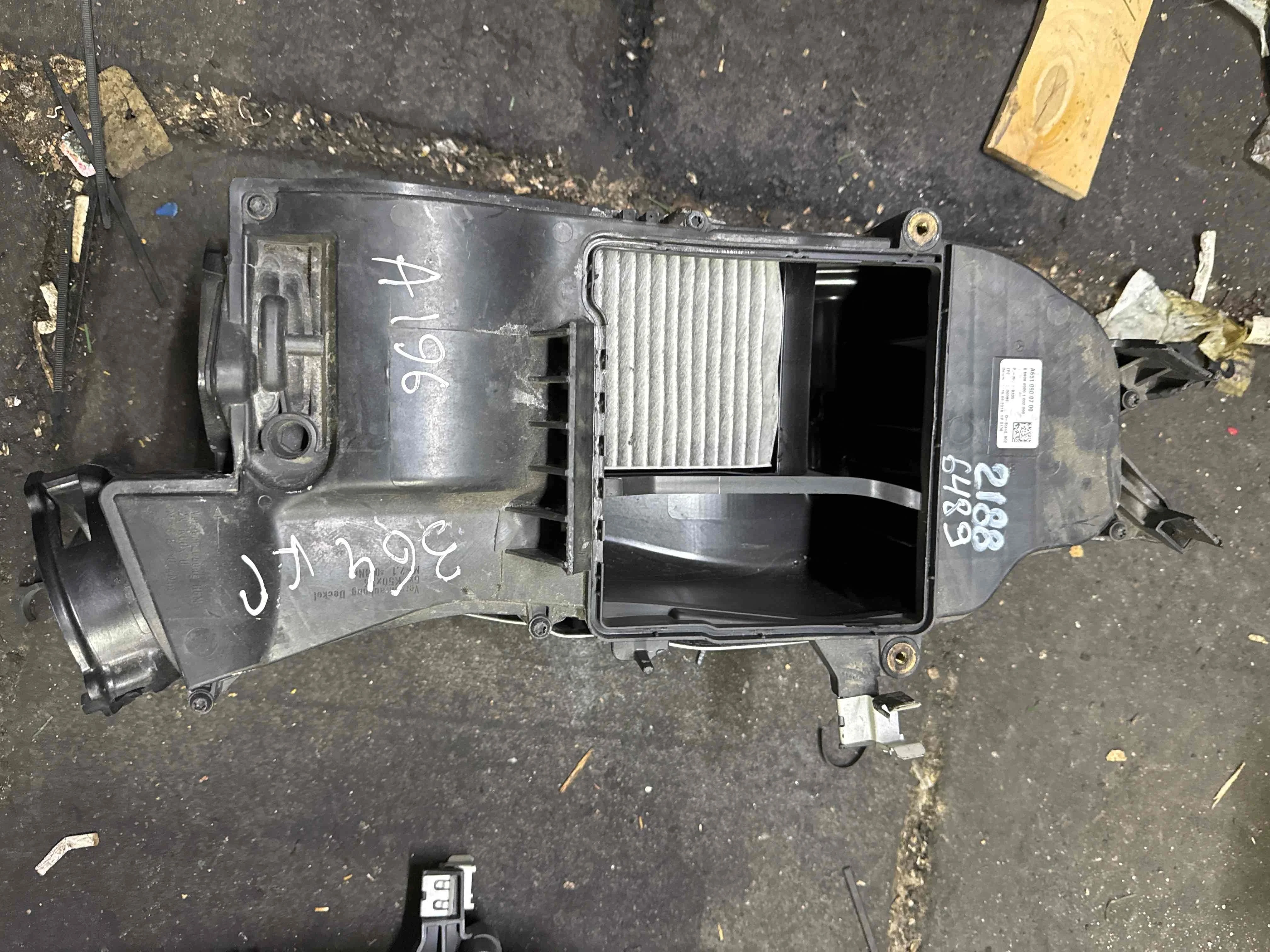 Корпус воздушного фильтра Mercedes-Benz X253 (2015—2019) A6510900700
 651