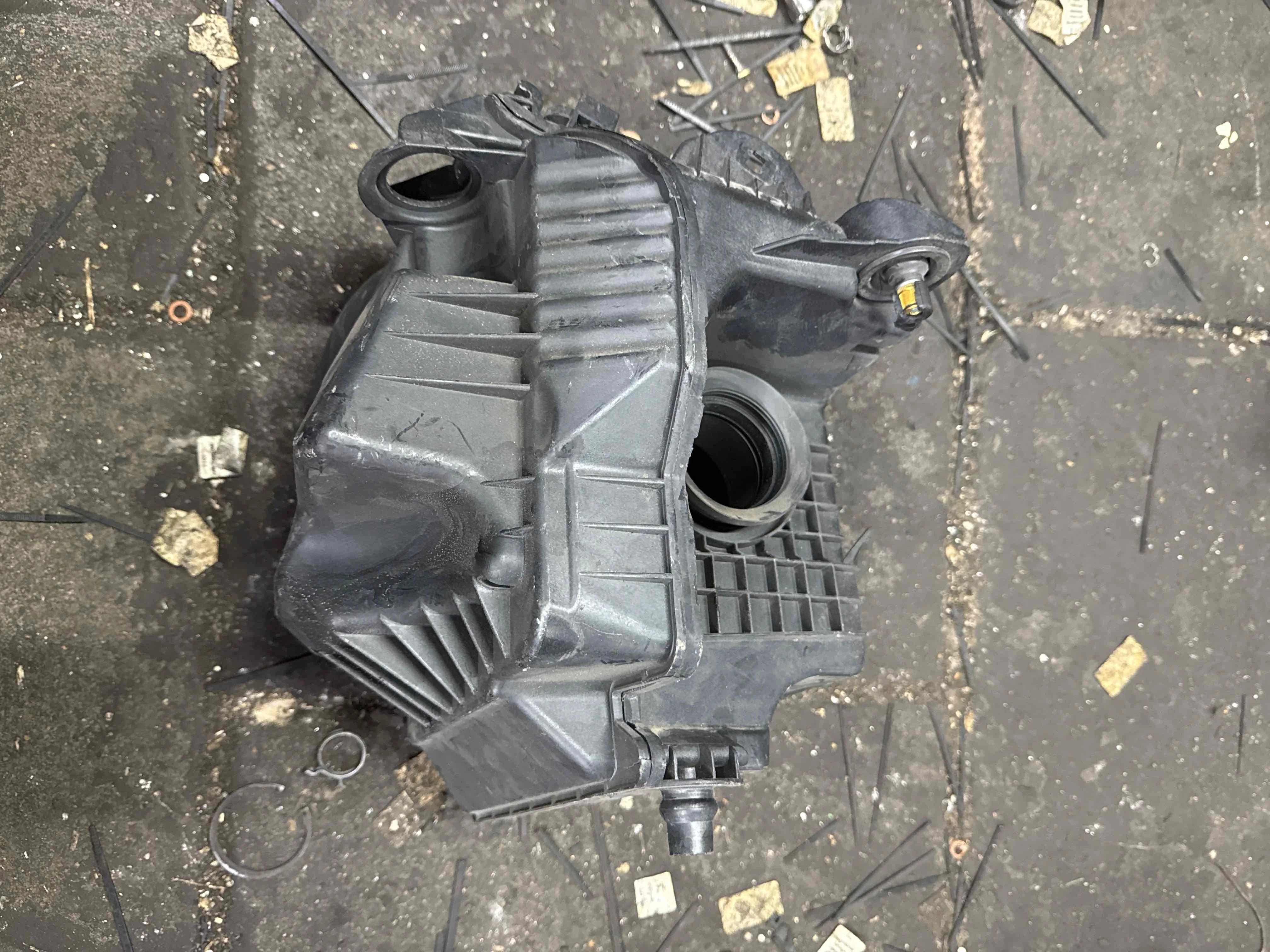 Корпус воздушного фильтра Mercedes-Benz W169 (2004—2008) A2660900101
 266940