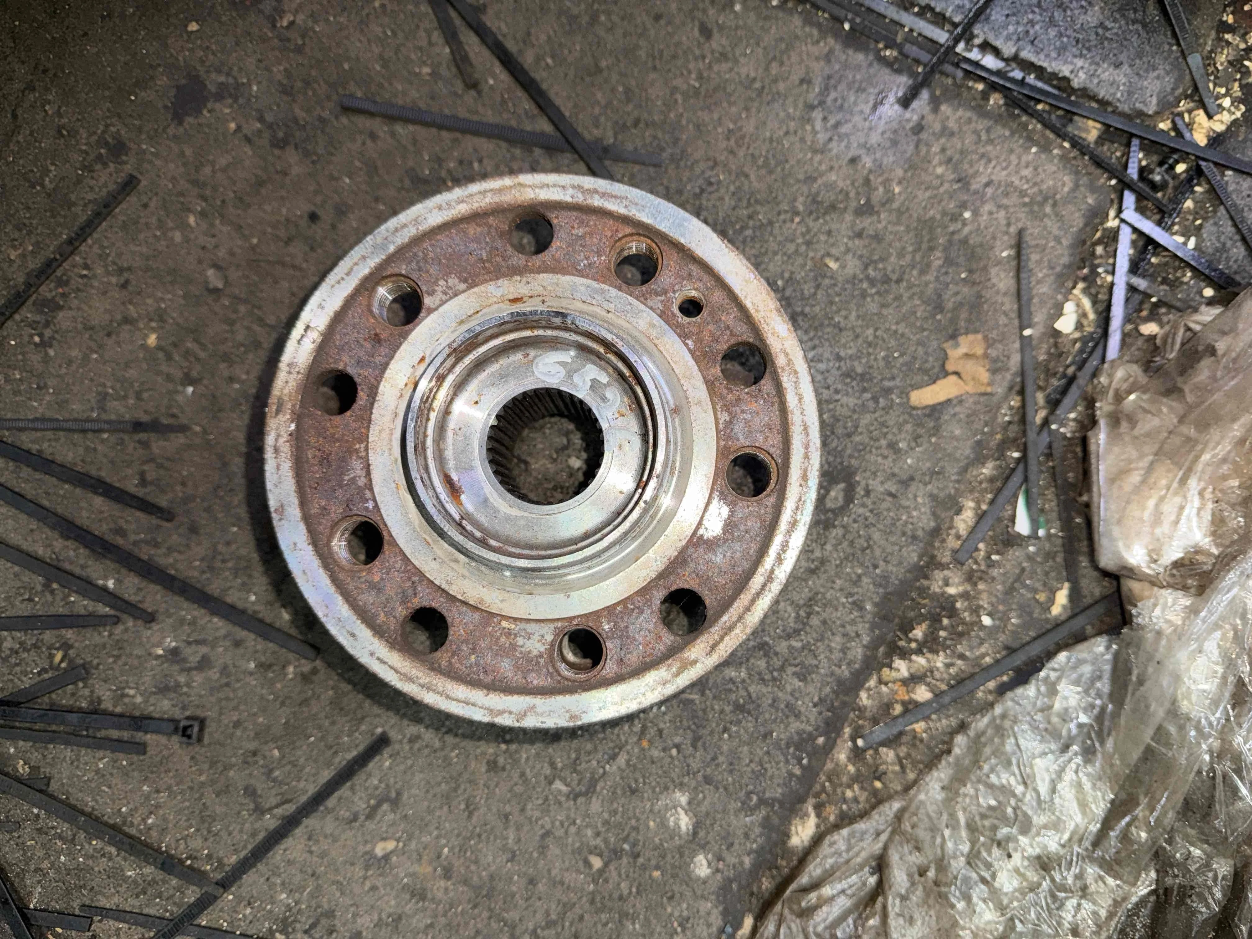 Ступица задняя Mercedes-Benz W205/S205/C205/A205 (2014—2018) A2053340300
 651921