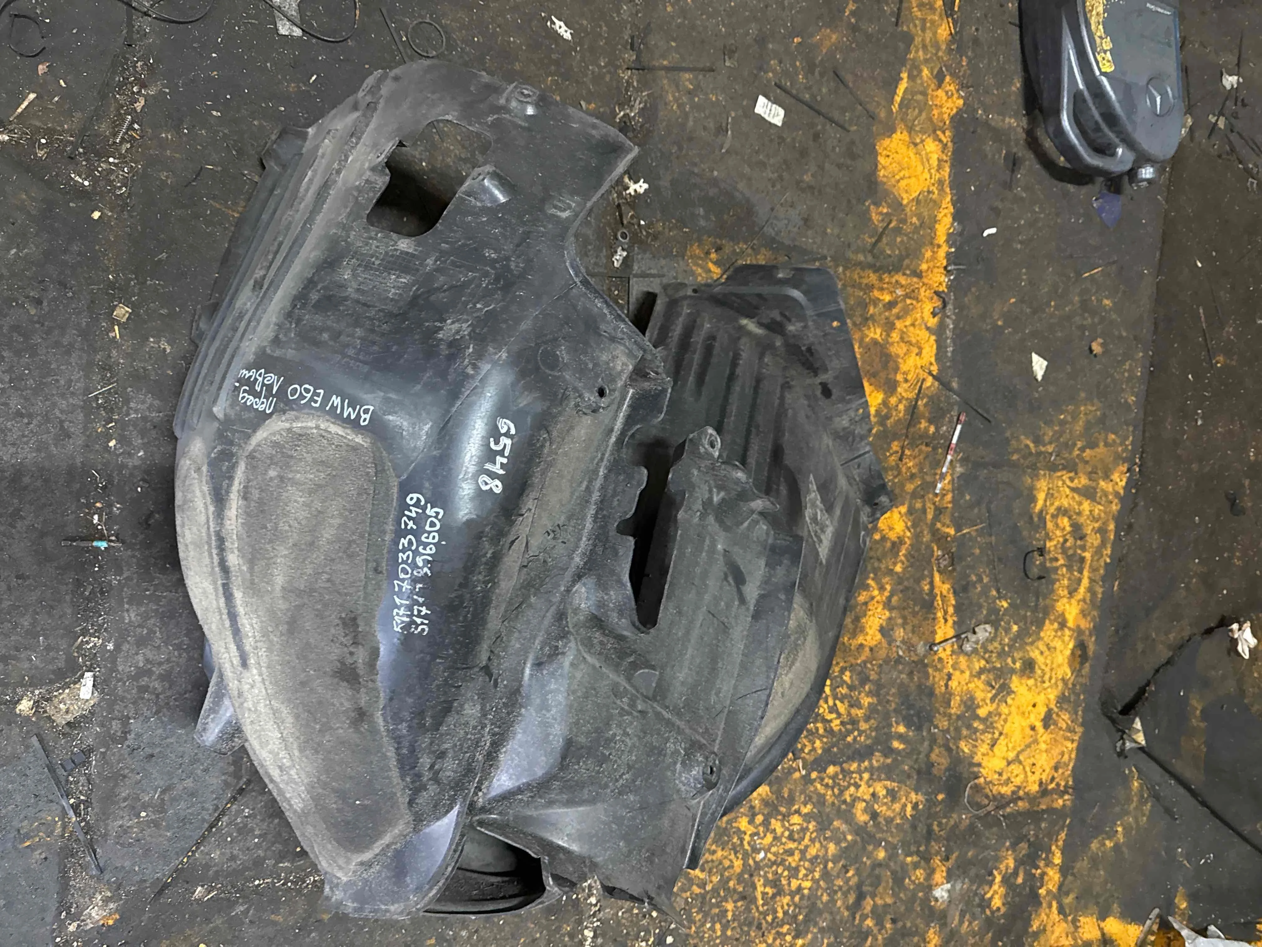 Защита арок передняя левая (подкрылок) BMW E60/E61 (2002—2007) 51717033749
 N52B30A