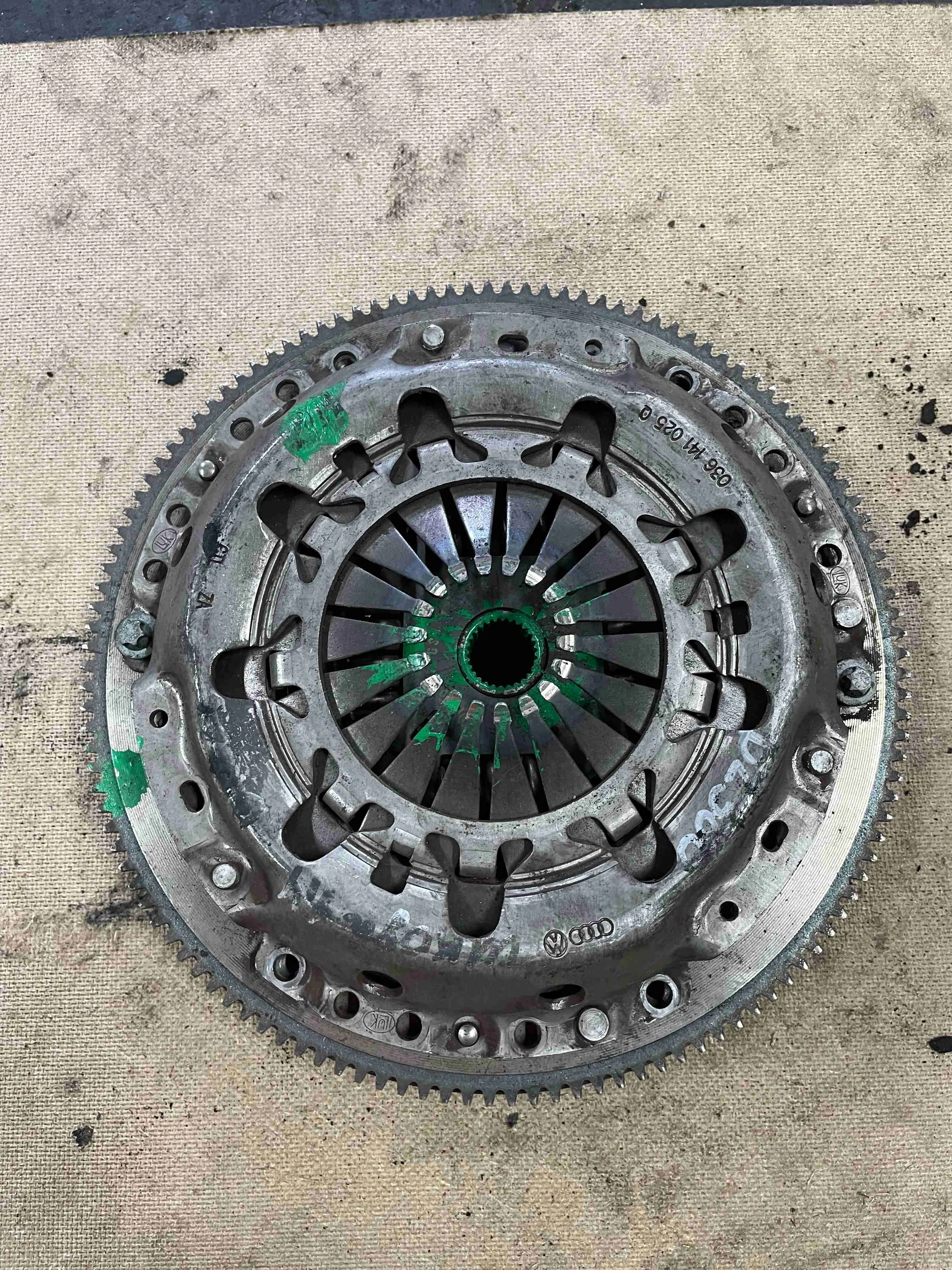 Комплект сцепления Skoda II рестайлинг (2010—2014) 038105269C
 BBZ