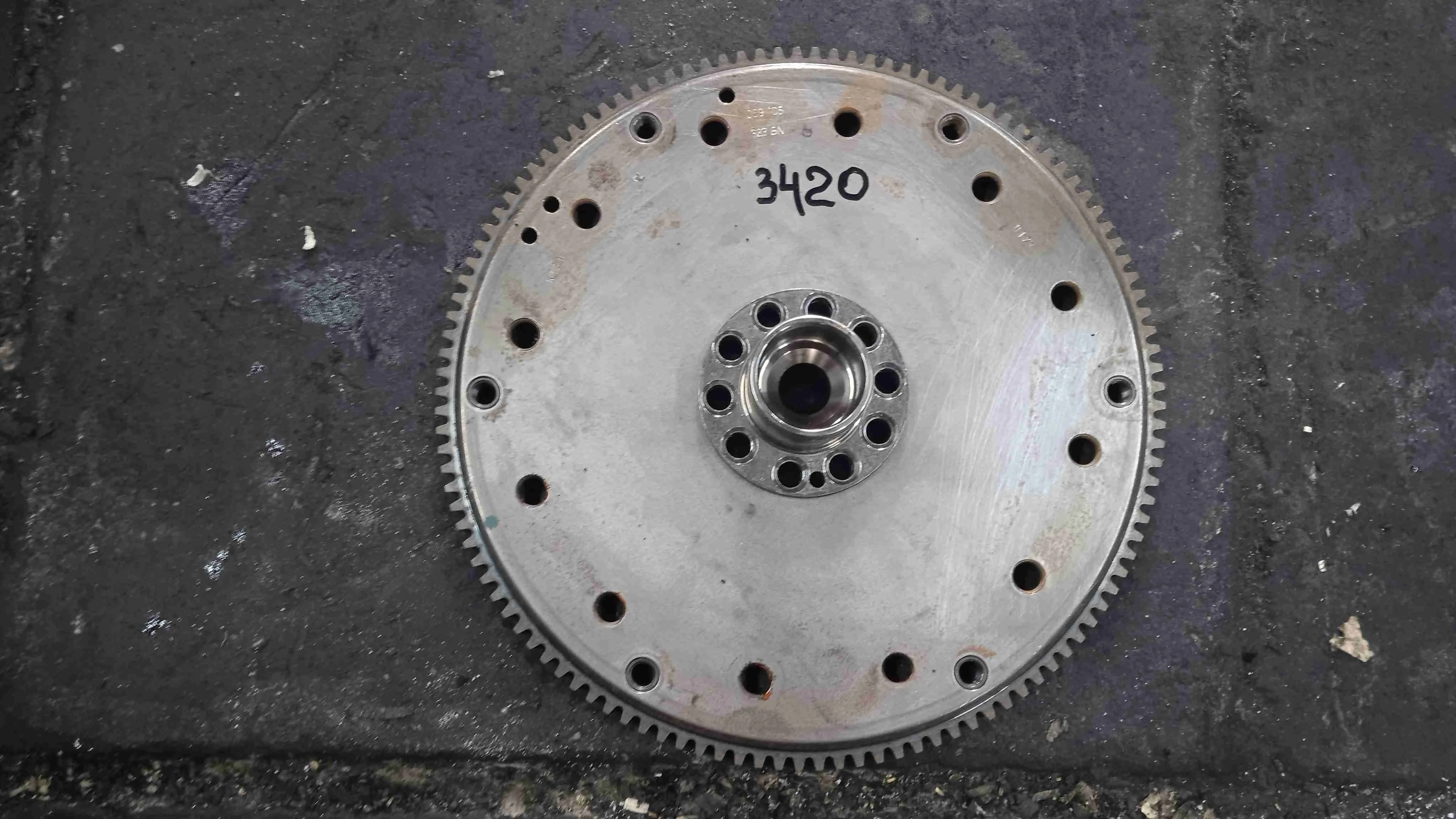 Маховик Audi II (2016—2020) 059105323BN
 CCW