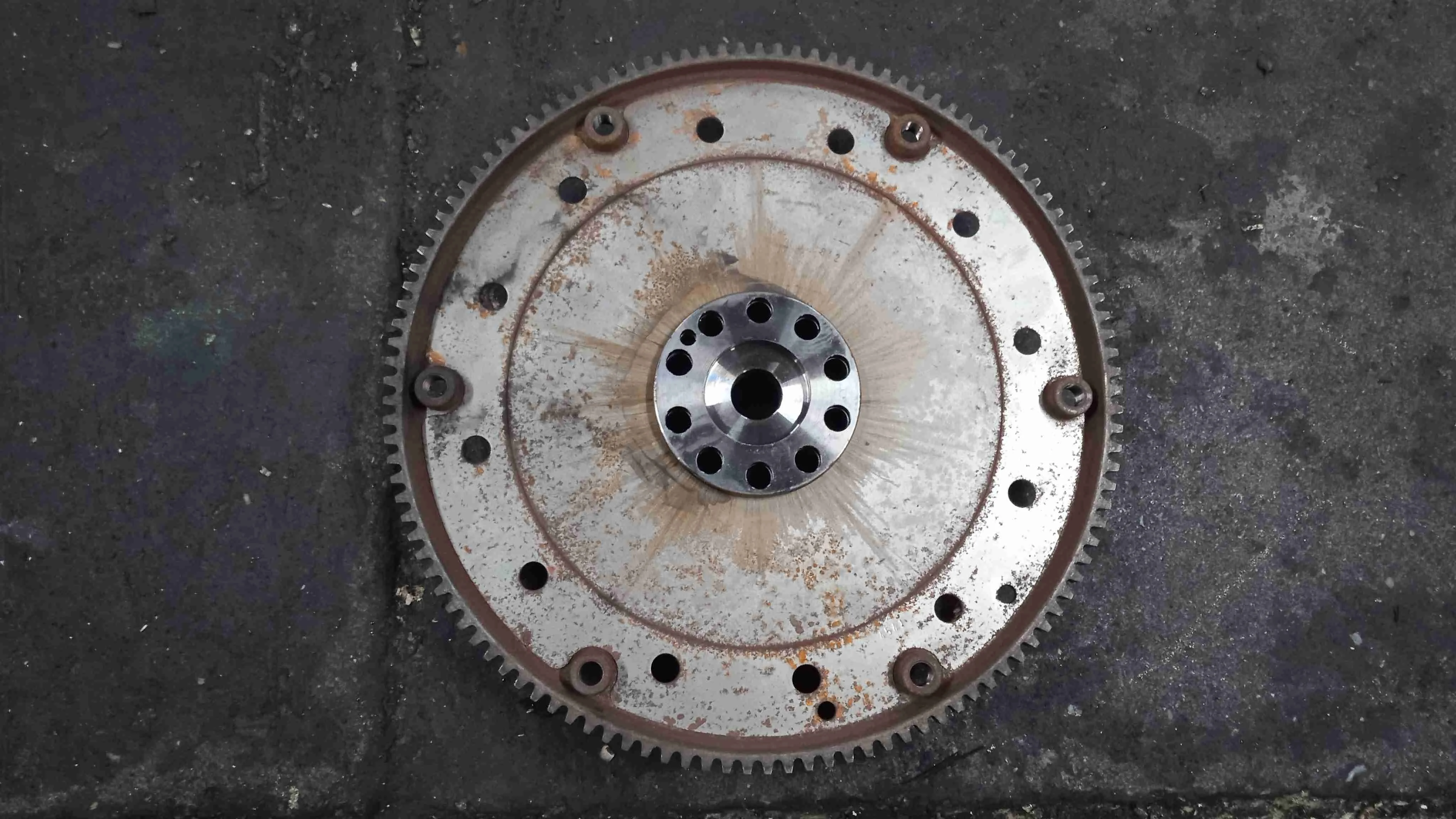 Маховик Audi I рестайлинг (2012—2017) 059105323BN
 CCW