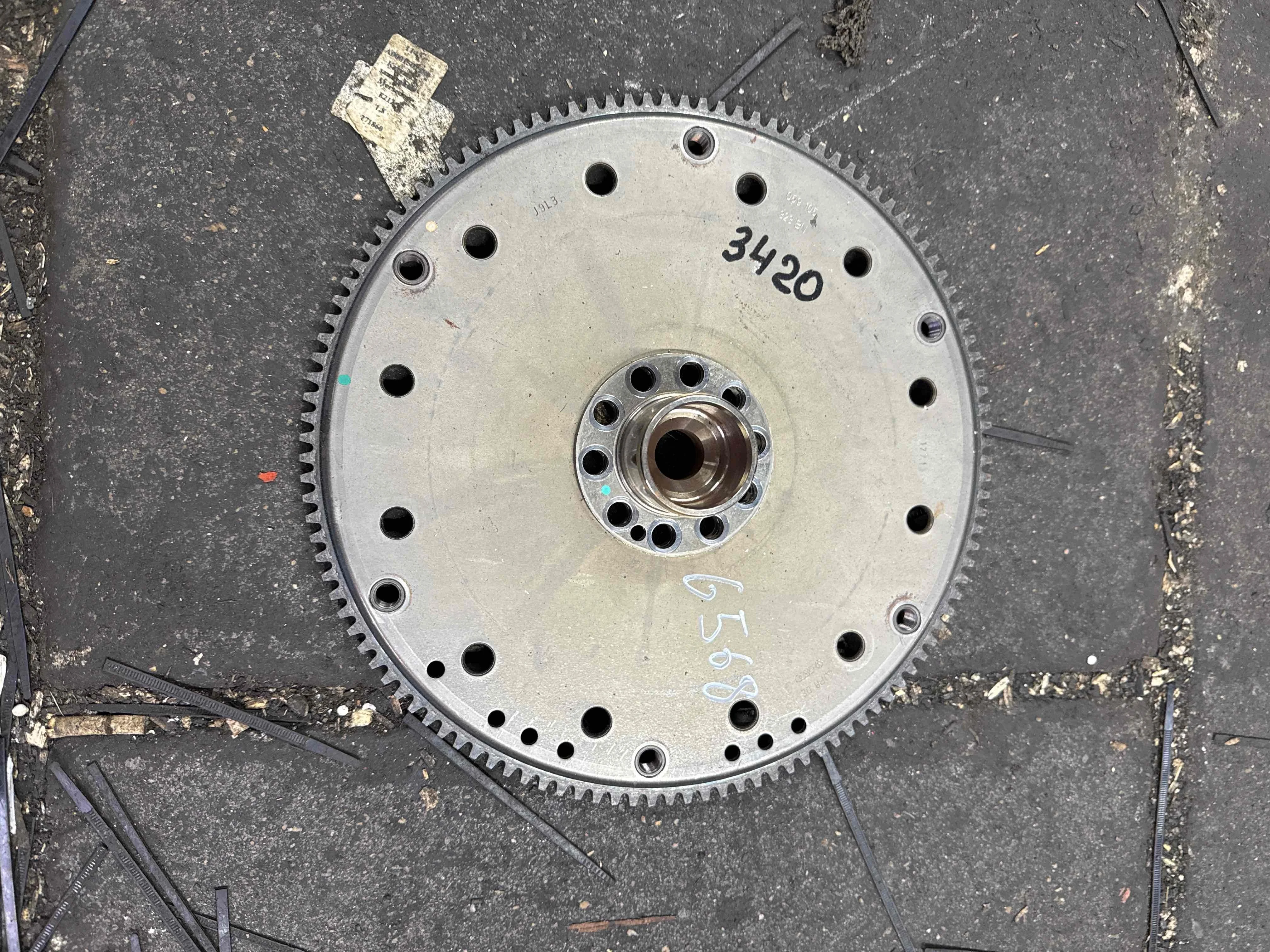 Маховик Audi II (2016—2020) 059105323BN
 CCW