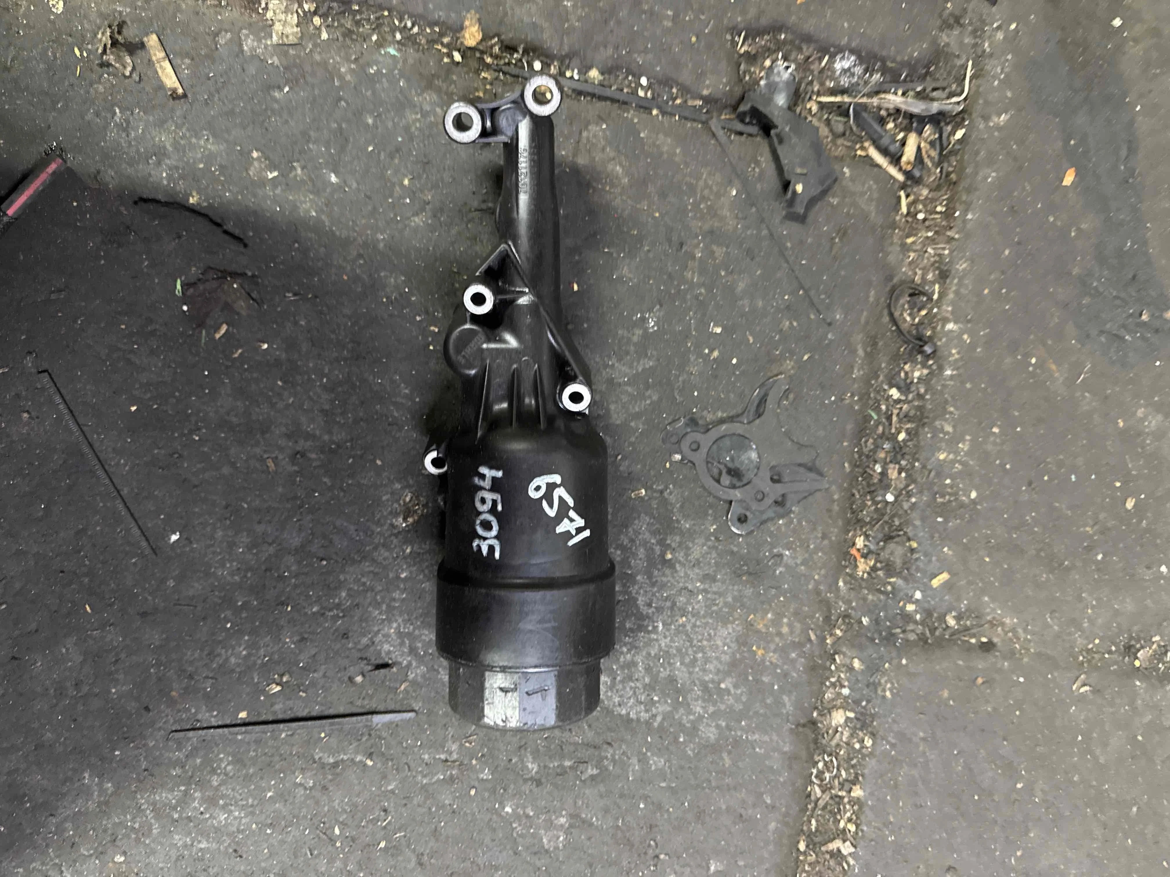 Корпус масляного фильтра Mercedes-Benz W205/S205/C205/A205 (2014—2018) A6511801310
 651