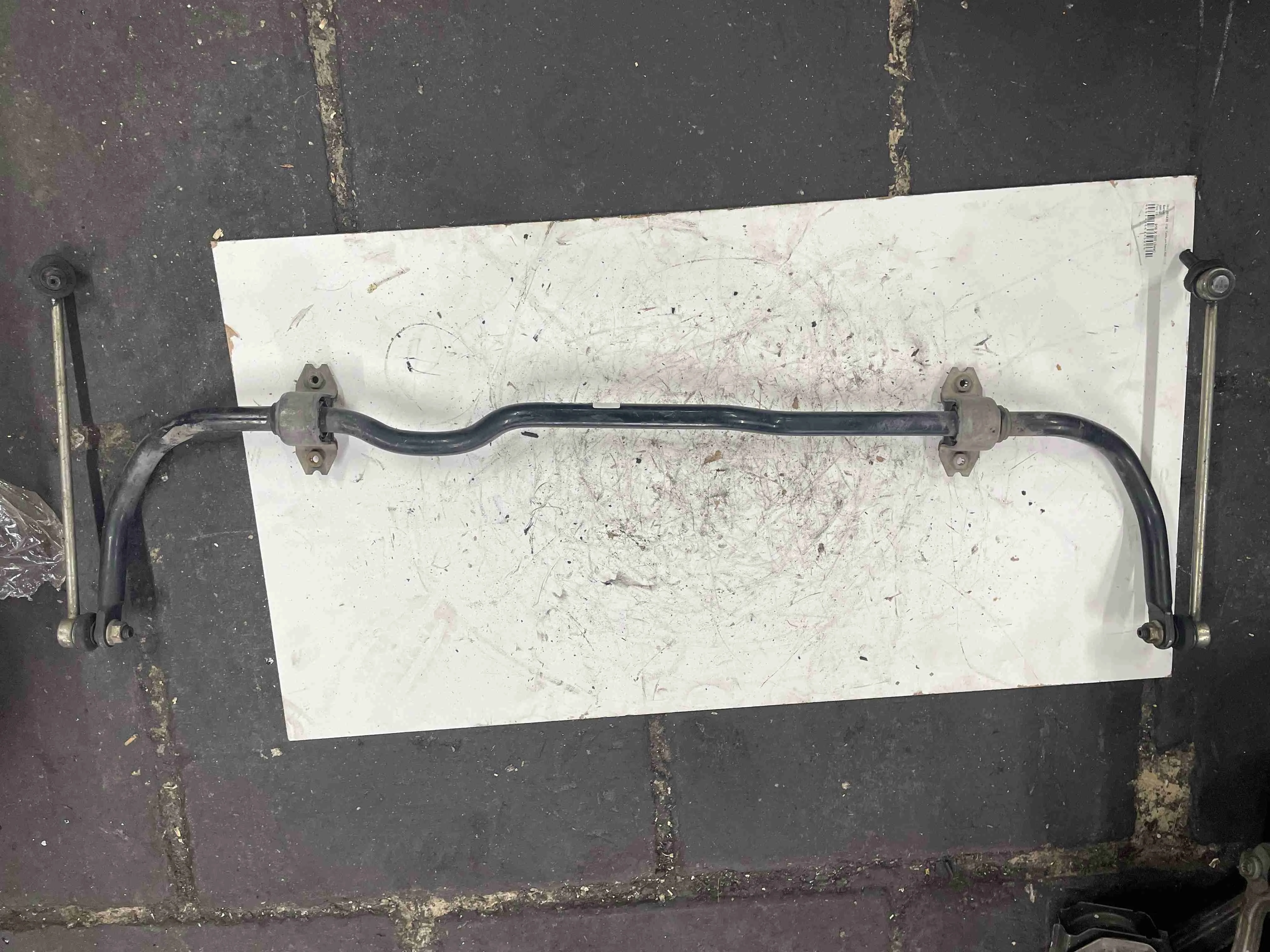 Стабилизатор подвески (поперечной устойчивости) передний Volkswagen V (2009—2015) 1K0411303AM
 CAXA