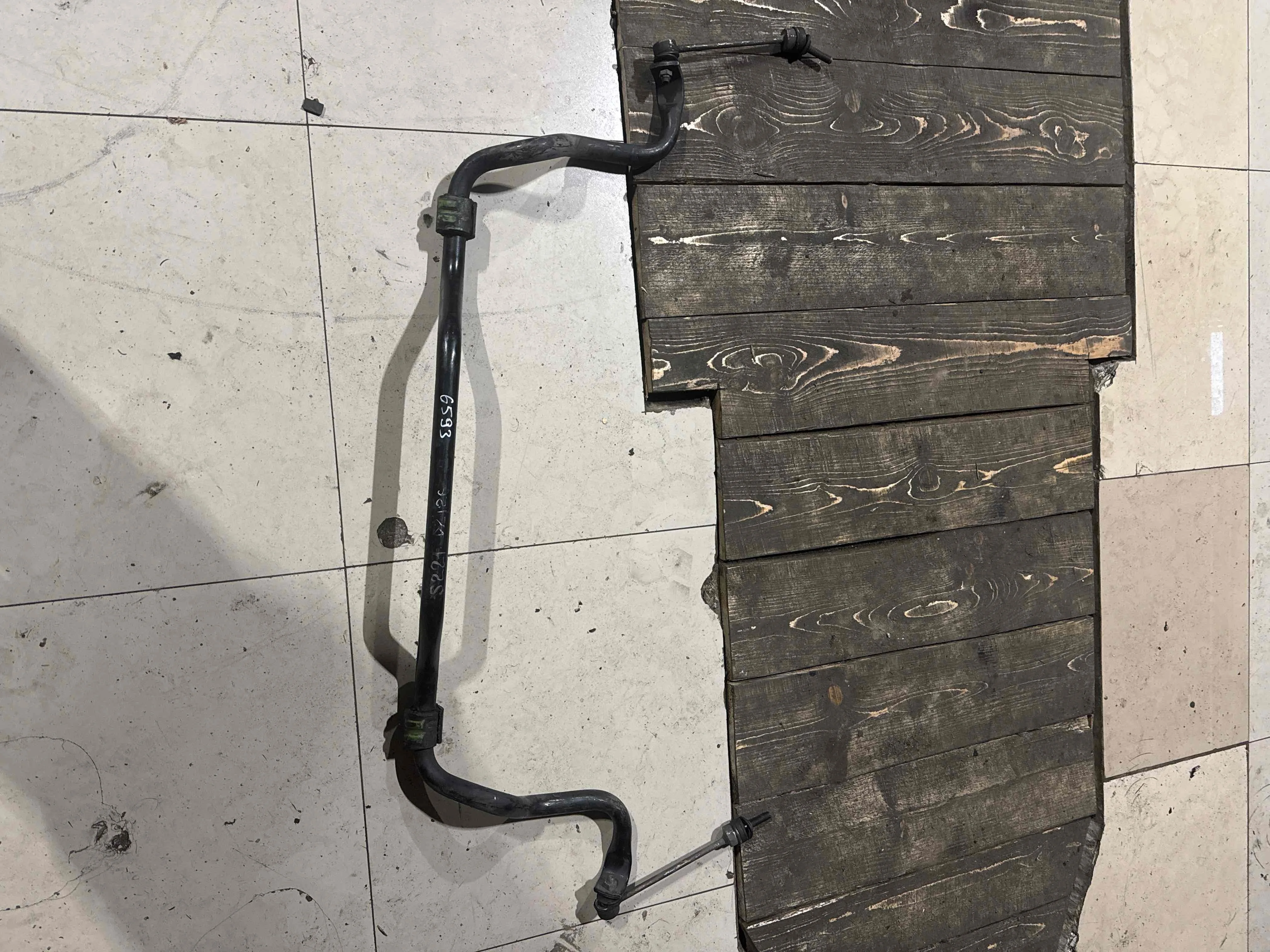 Стабилизатор подвески (поперечной устойчивости) передний Mercedes-Benz W221 (2005—2009) A2213231765
 272965