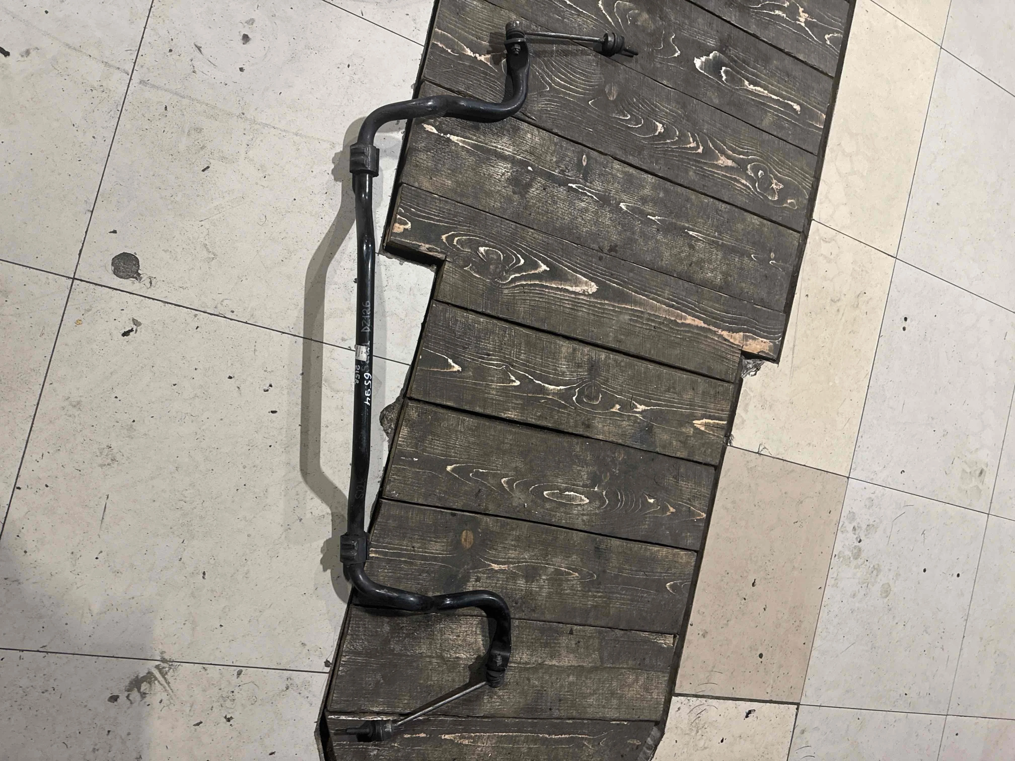 Стабилизатор подвески (поперечной устойчивости) передний Mercedes-Benz W221 (2005—2009) A2213231765
 272965