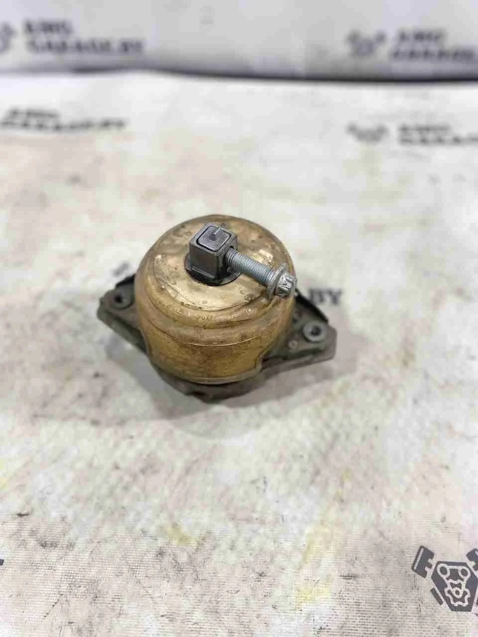 Подушка крепления двигателя Mercedes-Benz W166 (2011—2015) A1662406117