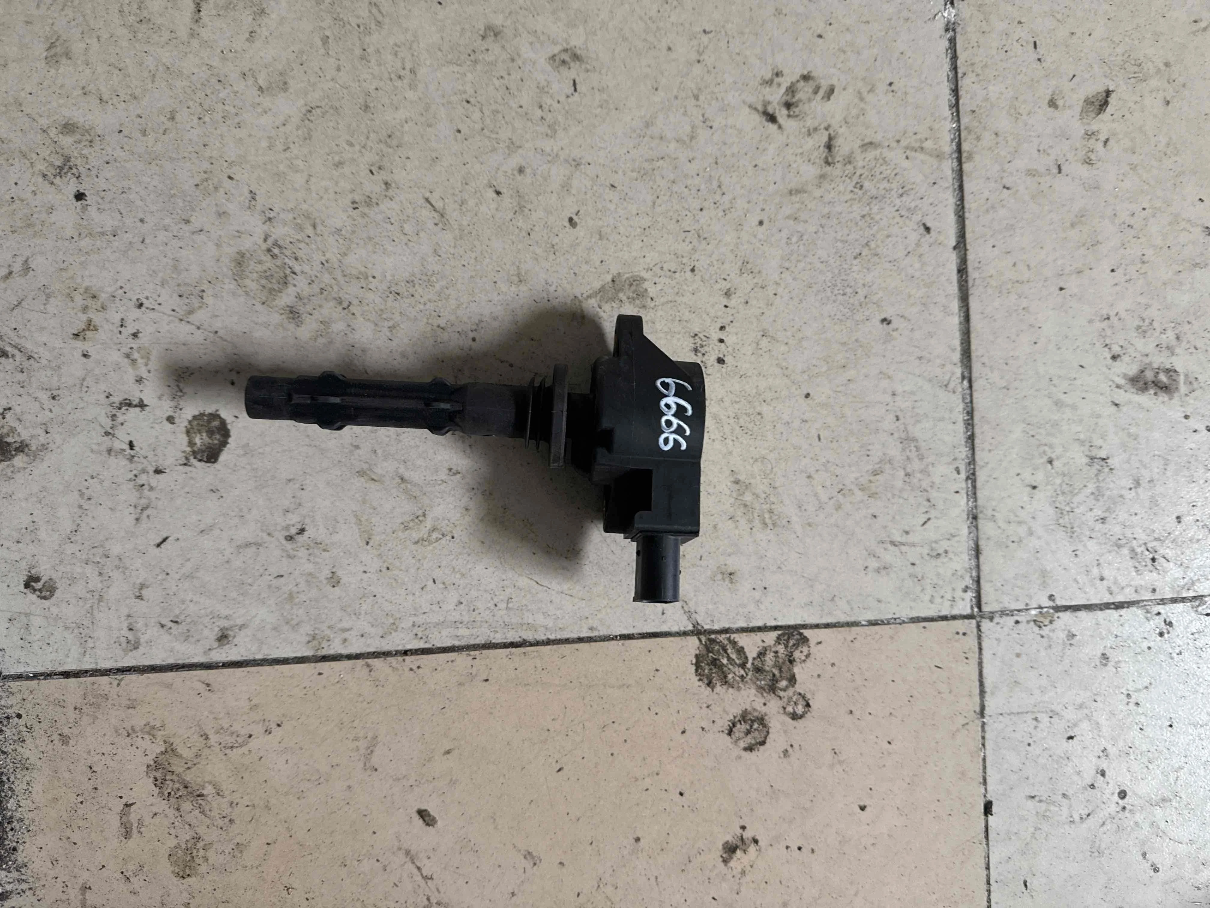 Катушка зажигания Mercedes-Benz W212/S212/C207/A207 (2009—2013) A0001502780
 272