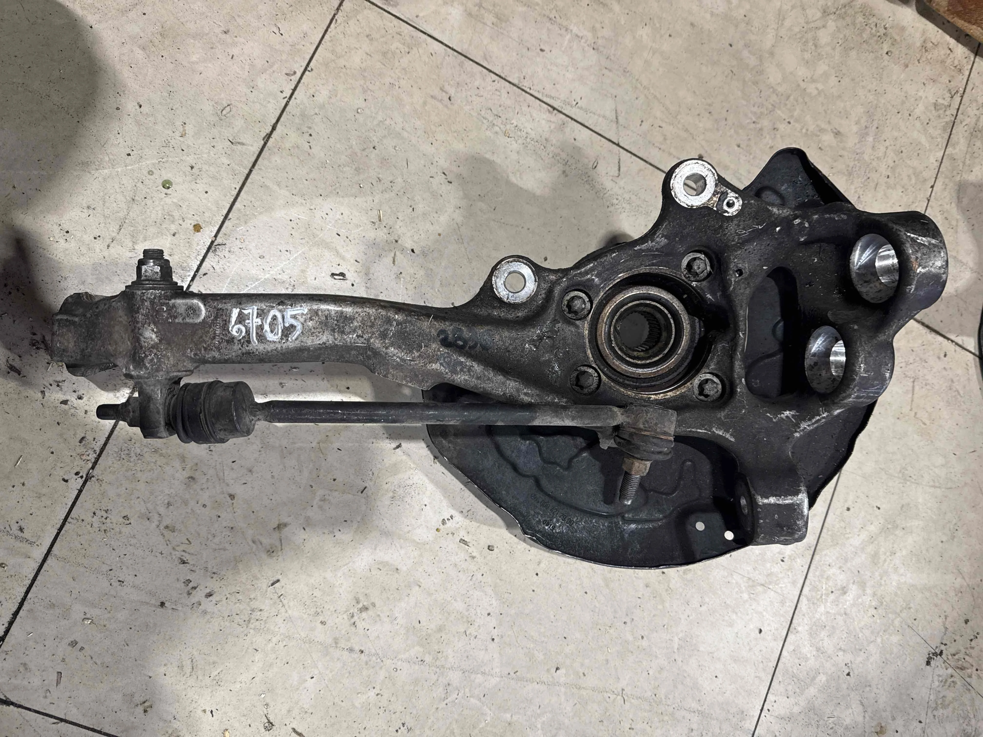 Кулак поворотный правый Mercedes-Benz X253 (2015—2019) A2533320201
 651921