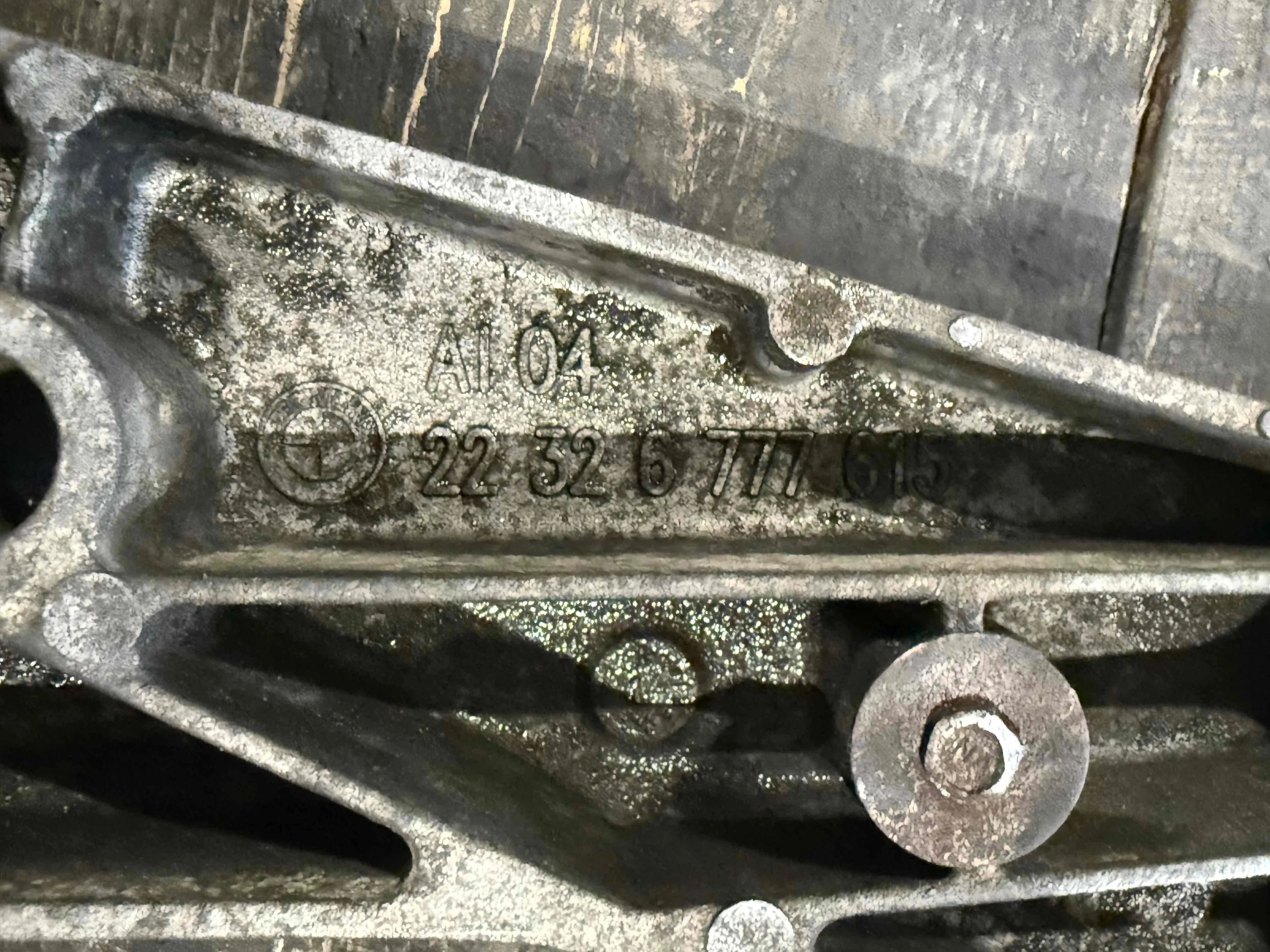 Кронштейн КПП BMW F10/F11 (2009—2013) 22326777615
 N57D30C