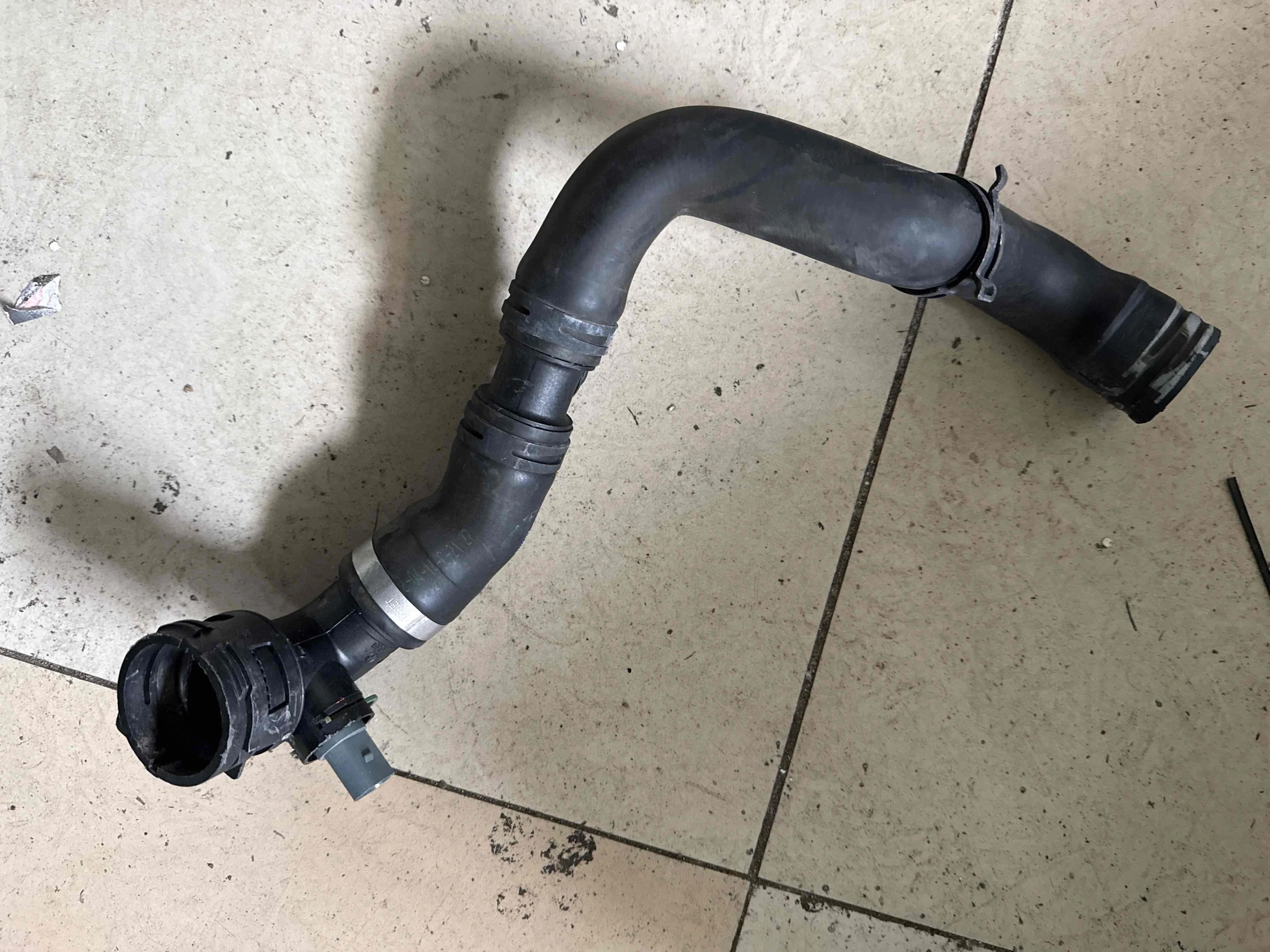 Патрубок (трубопровод, шланг) Audi 4L рестайлинг (2009—2015) 7L8121051L CJG