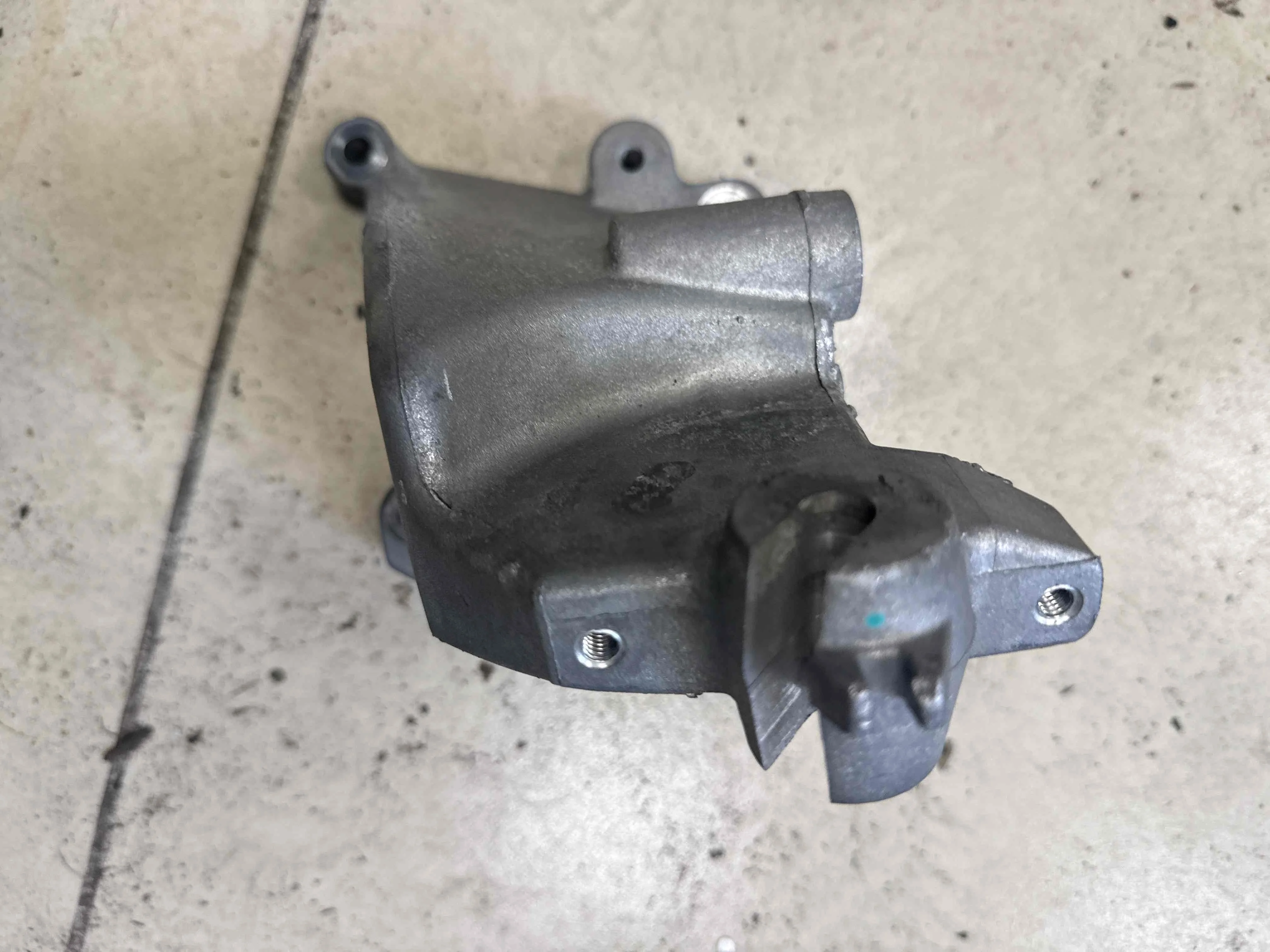 Кронштейн двигателя Mercedes-Benz W213/S213/C238/A238 (2016—2021) A2762233404
 276823