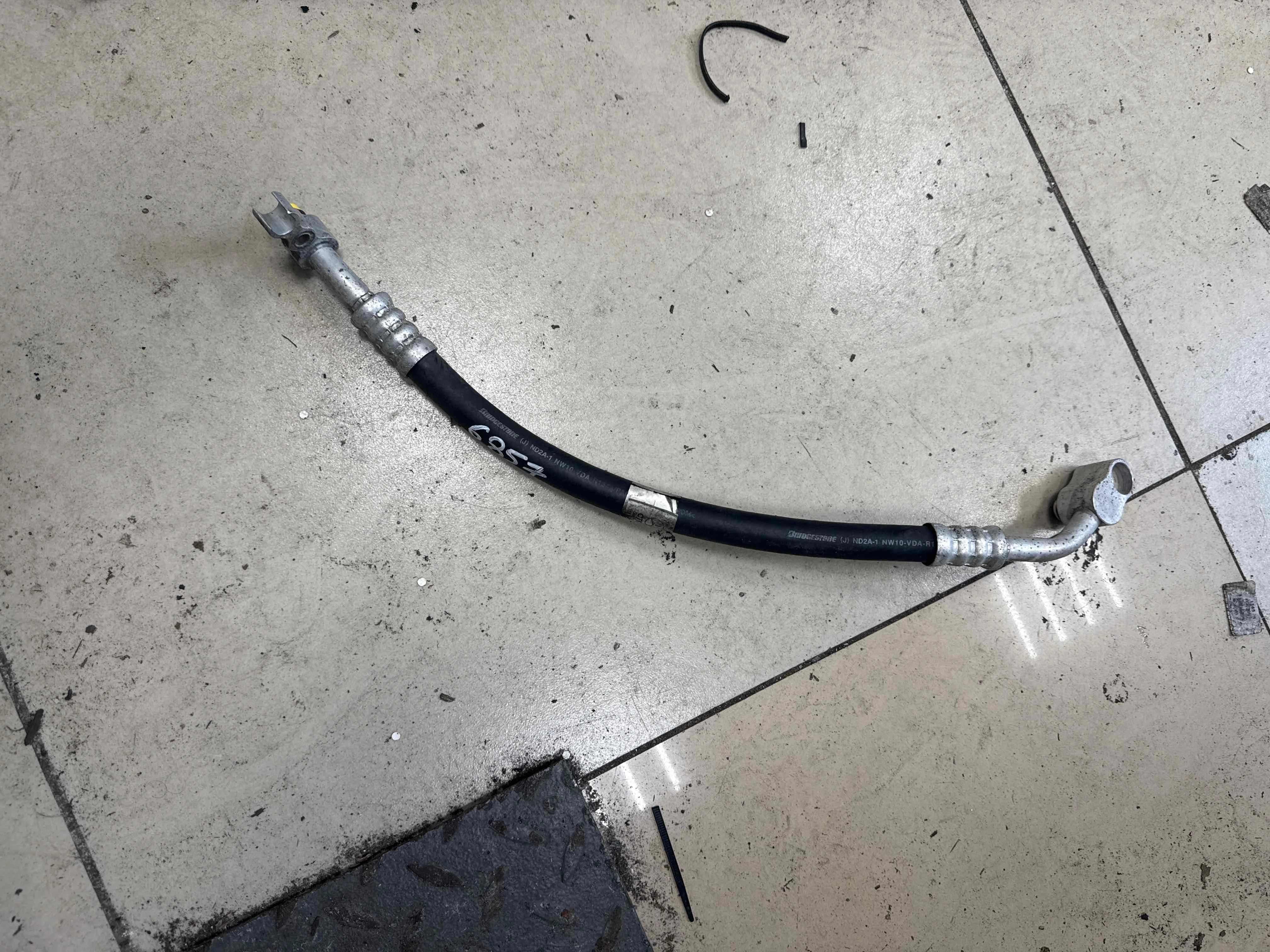 Трубка кондиционера Mercedes-Benz W211/S211 рестайлинг (2006—2009) A2118301315
 272967