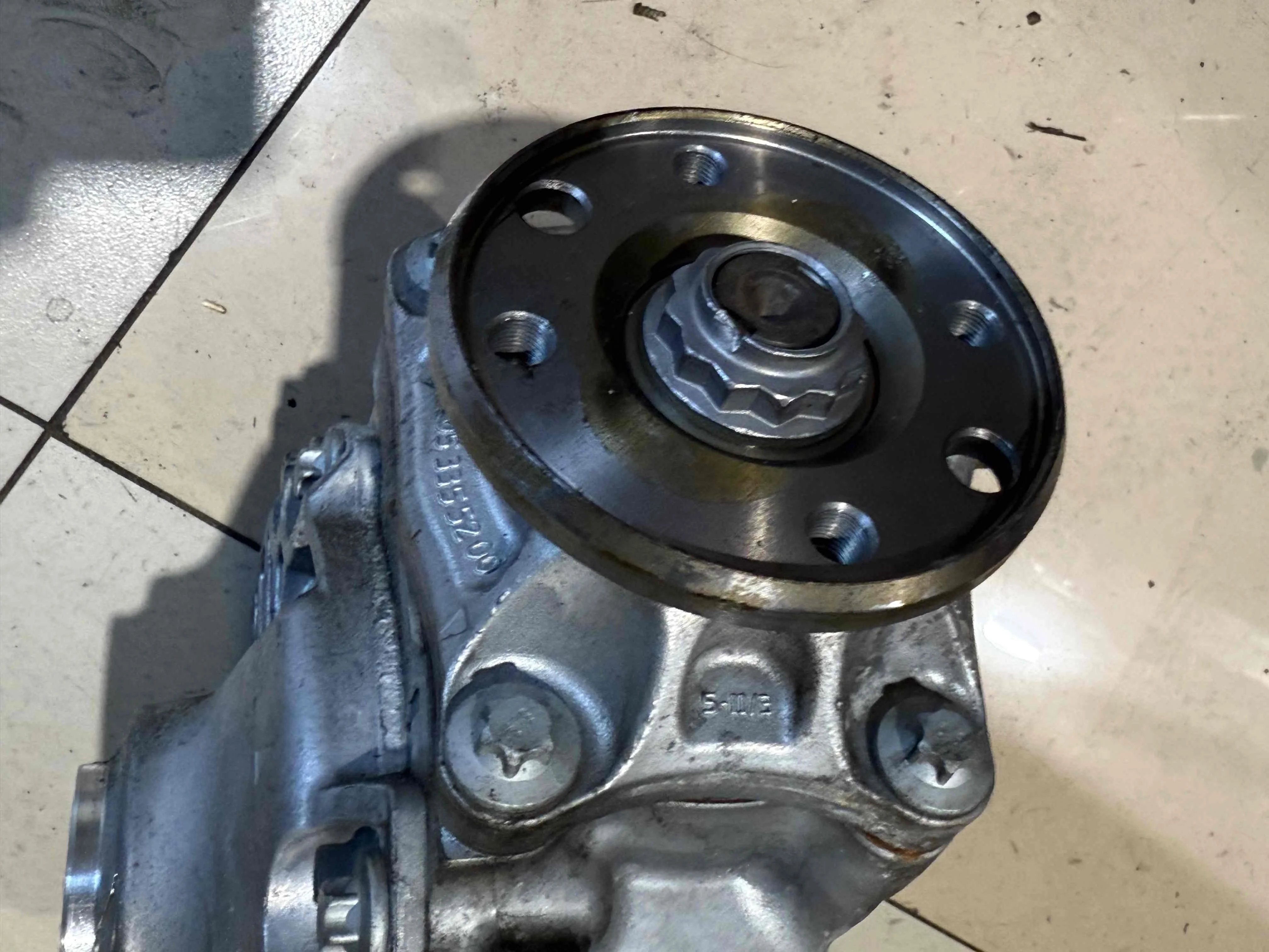 Редуктор переднего моста Mercedes-Benz W205/S205/C205/A205 (2014—2018) A2053304107
 651921