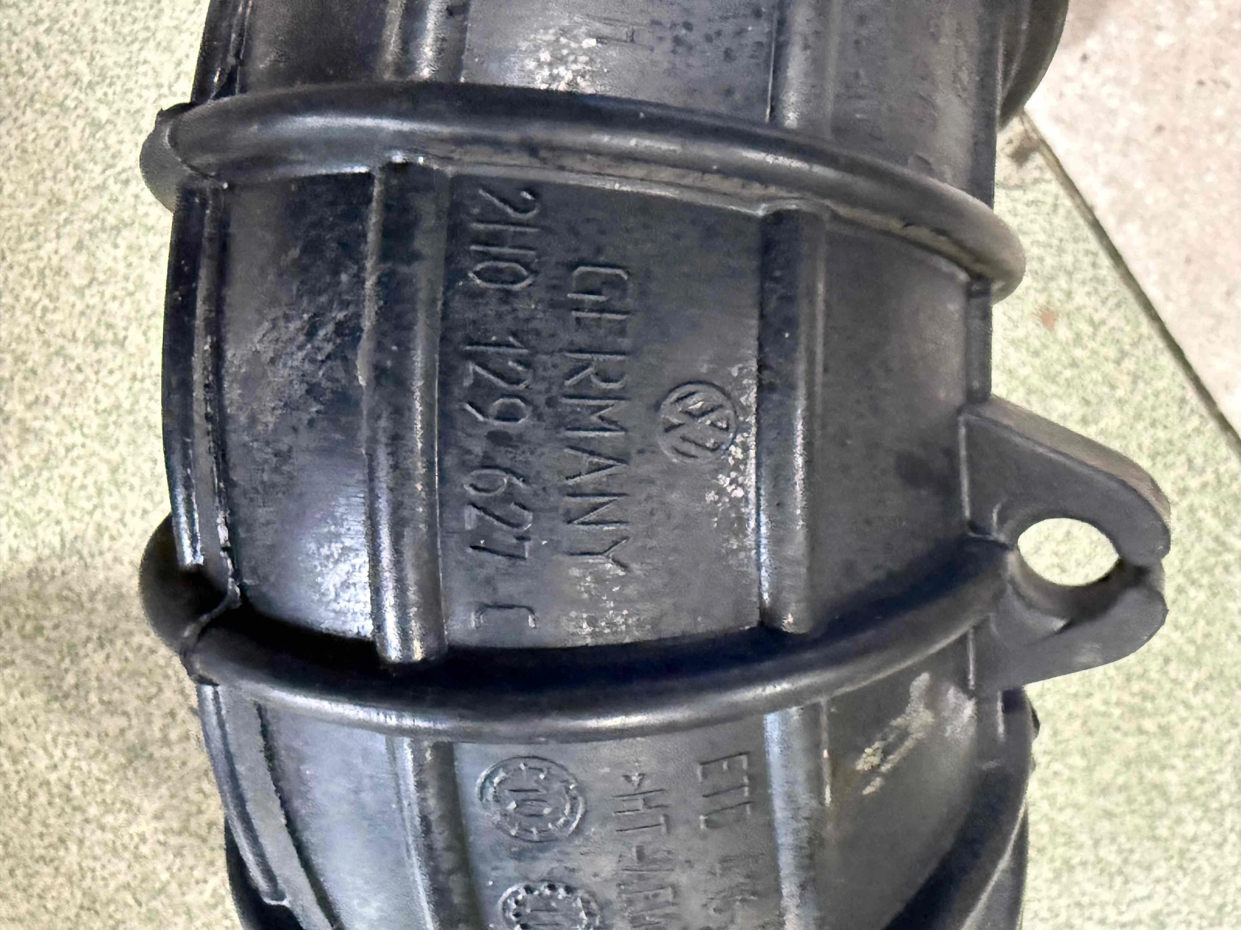 Патрубок турбины Volkswagen I (2010—2016) 2H0129615H
 CSH