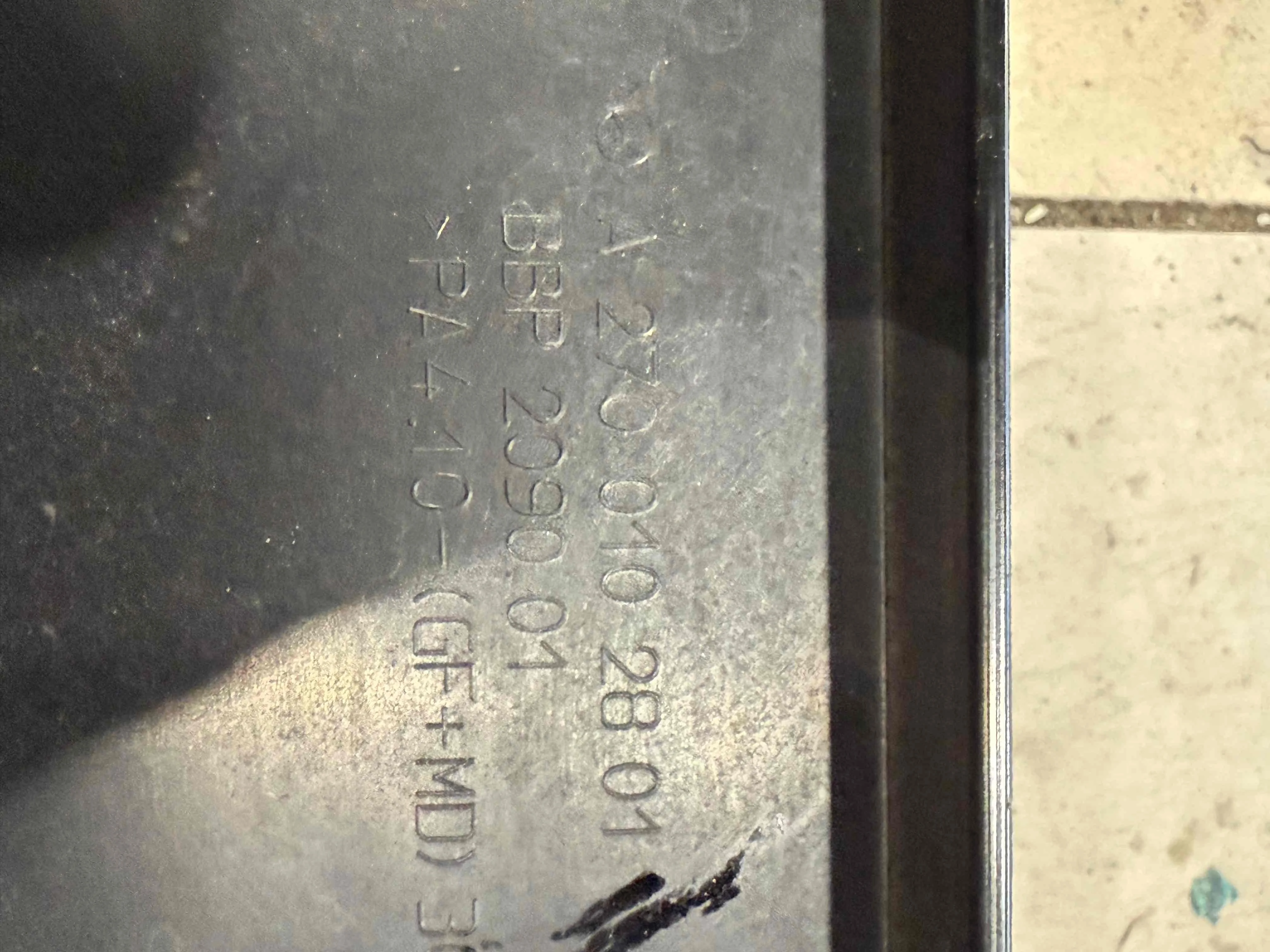 Декоративная крышка двигателя Mercedes-Benz W176 (2012—2015) A2700102801
; A2700109601; A2700108203 270920