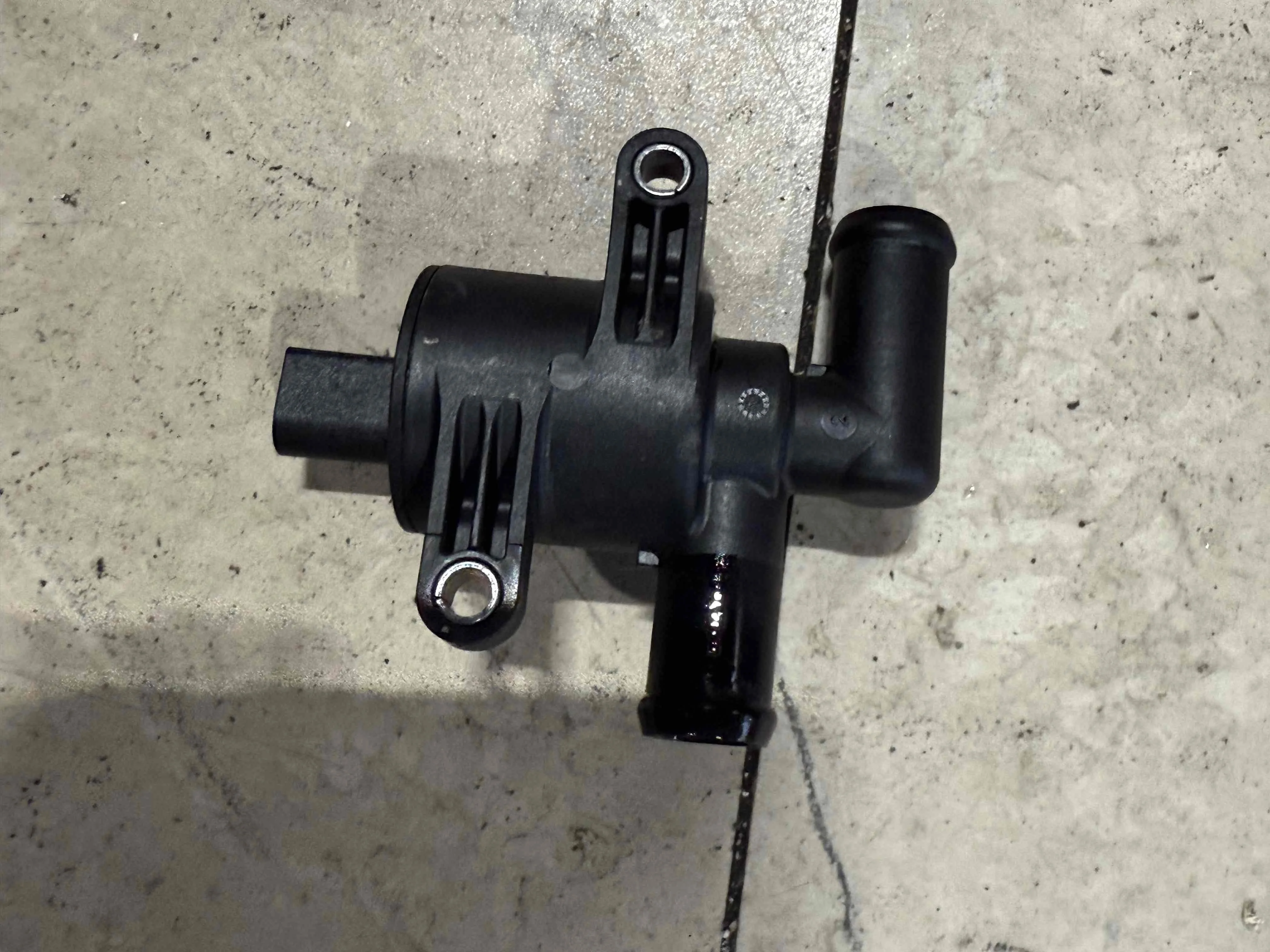 Клапан электромагнитный Audi 4M (2015—2020) 4H0121671D
 CRT