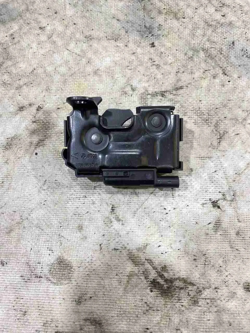 Замок капота Mercedes-Benz W212/S212/C207/A207 (2009—2013) 2048703158