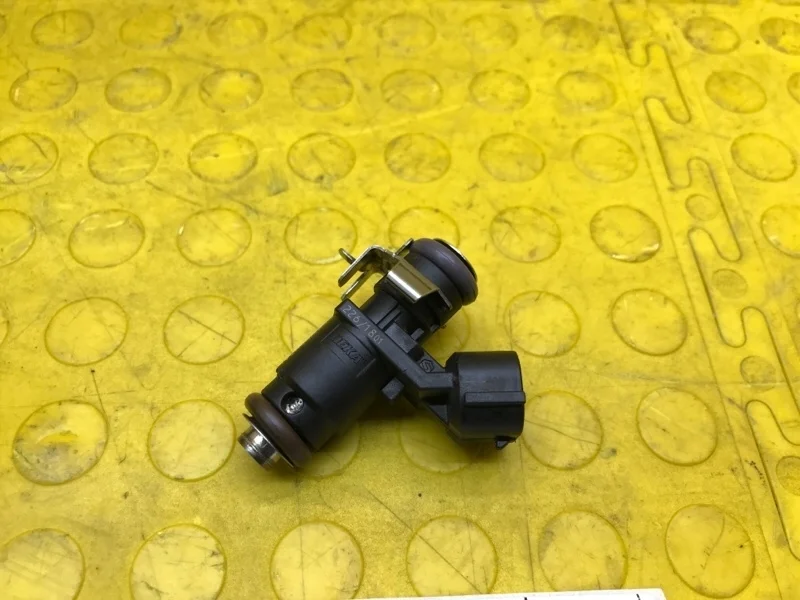 Форсунка топливная Skoda Octavia 2018 04E906031H 5E3 CWV 594183