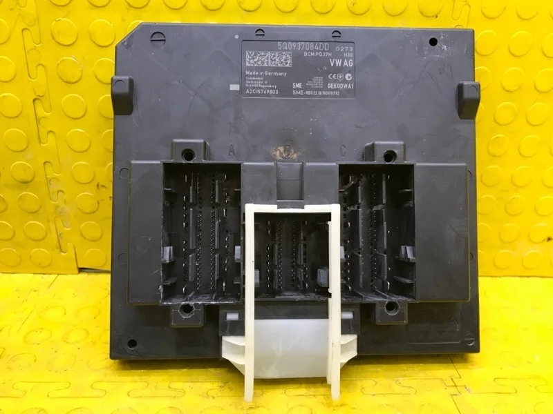 Блок комфорта Skoda Octavia 2018 5Q0937084DD 5E3 CWV 594183