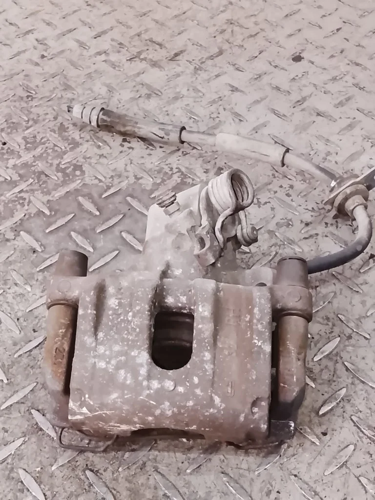 Суппорт тормозной Ford Focus 2210213 3, задний правый