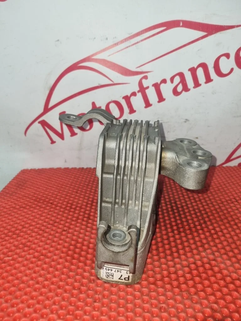 Опора двигателя Opel Astra 2013 13347449 J A16XER, правая