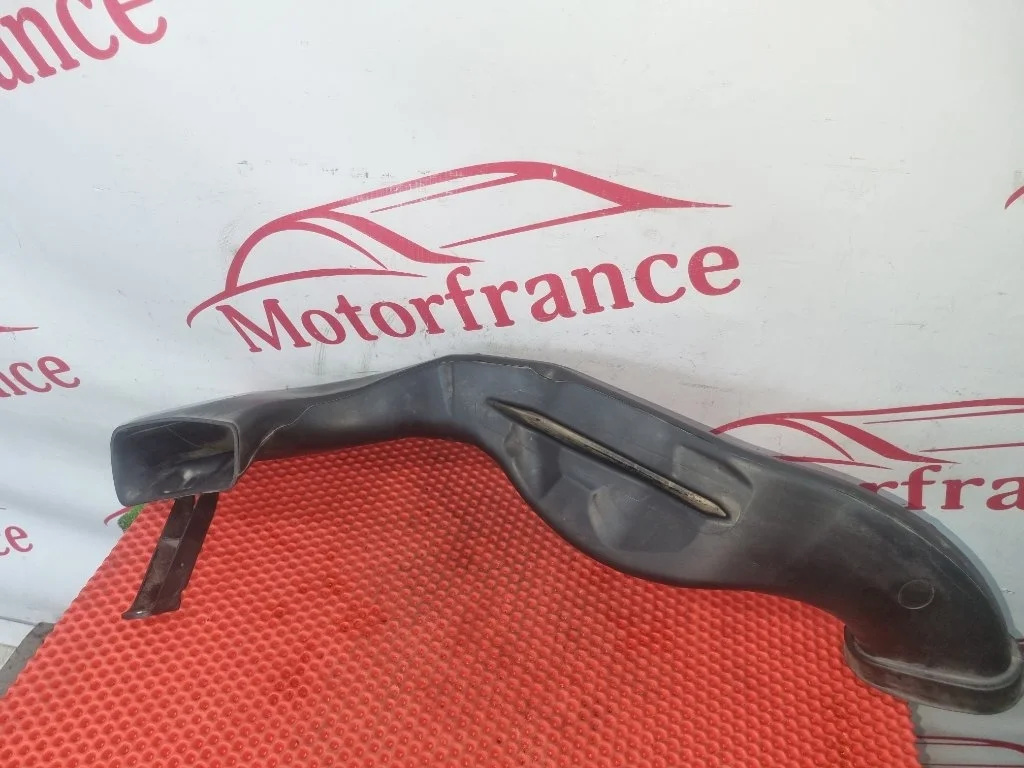 Воздухозаборник Opel Astra 2013 13307080 J A16XER, передний