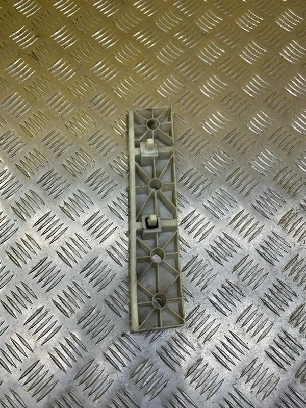 Кронштейн заднего бампера правый Infiniti Fx 30D ( 2002-2013) 2011 852261CA0A 3.0 D V9X