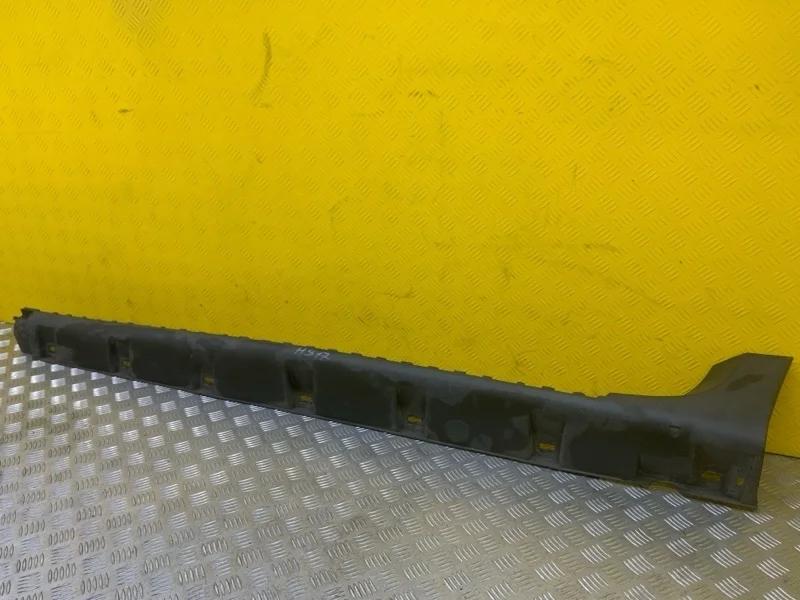 Накладка на порог (наружная) Dacia Duster 2010-2017 2014 768514823R 1.5 D K9K858, левая