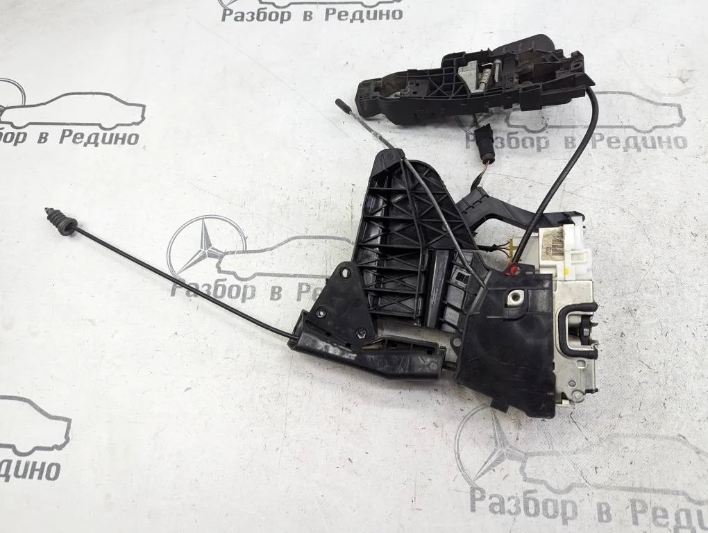 Замок двери задней правой Mercedes-Benz