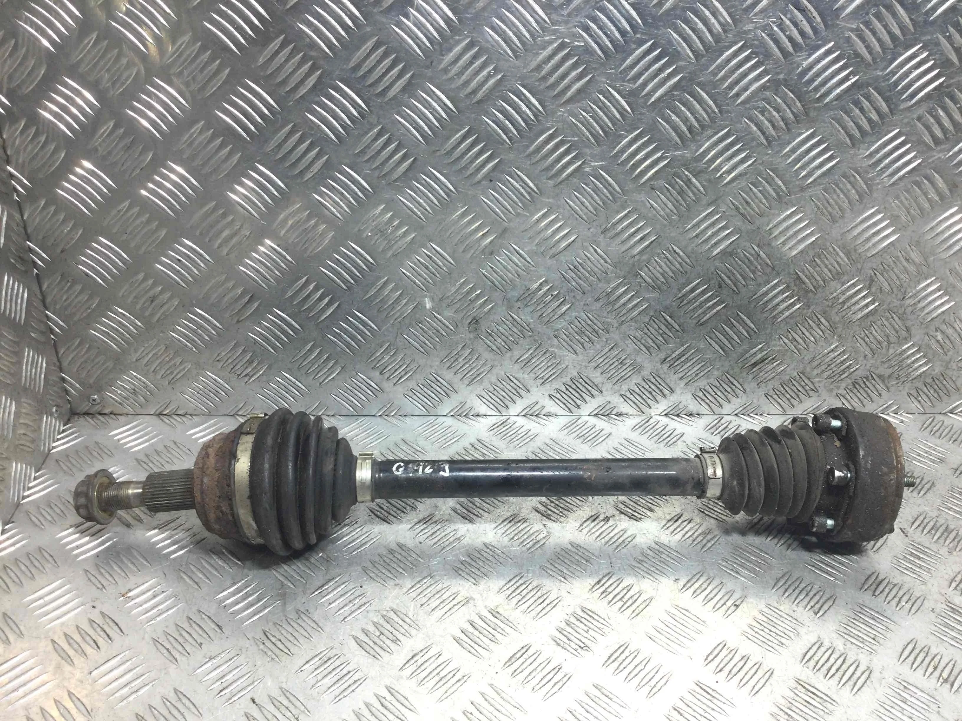 Полуось передняя левая (приводной вал, ШРУС) Volkswagen Golf 4 поколение (1997-2004) бензин 1.4 i Механика Универсал