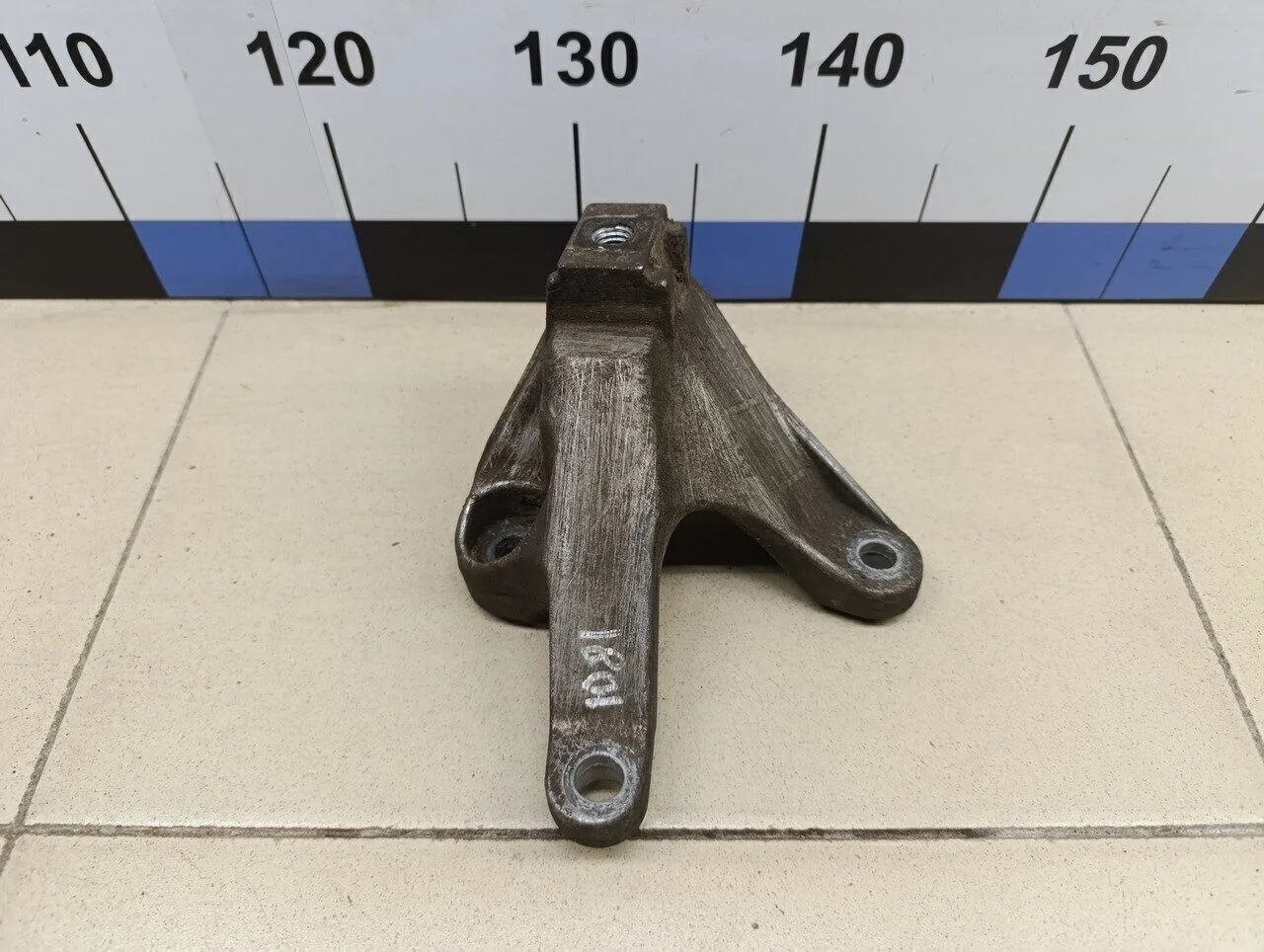 Кронштейн КПП левый Focus II 2005-2008