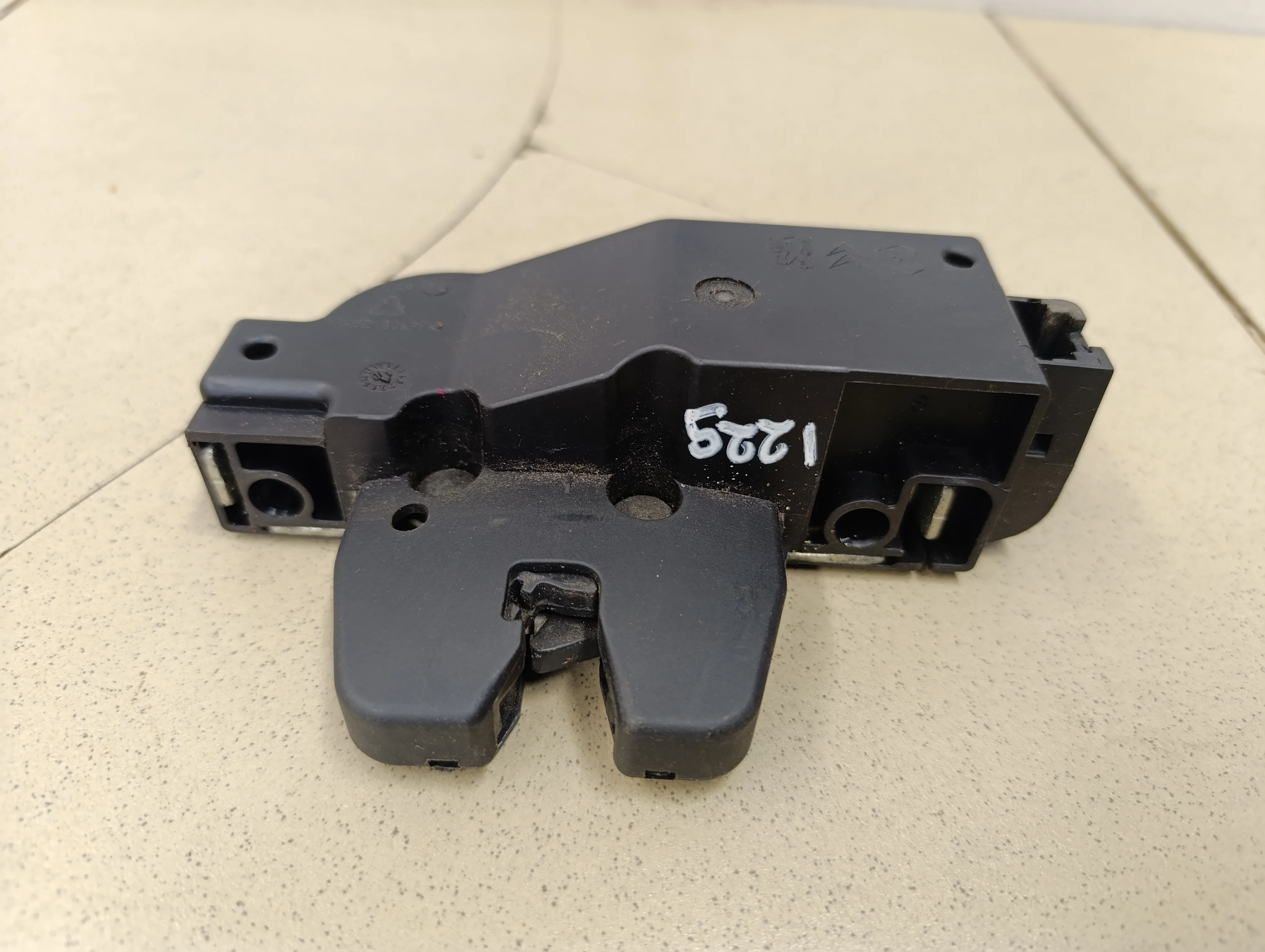 Замок двери багажника C4 2005-2011