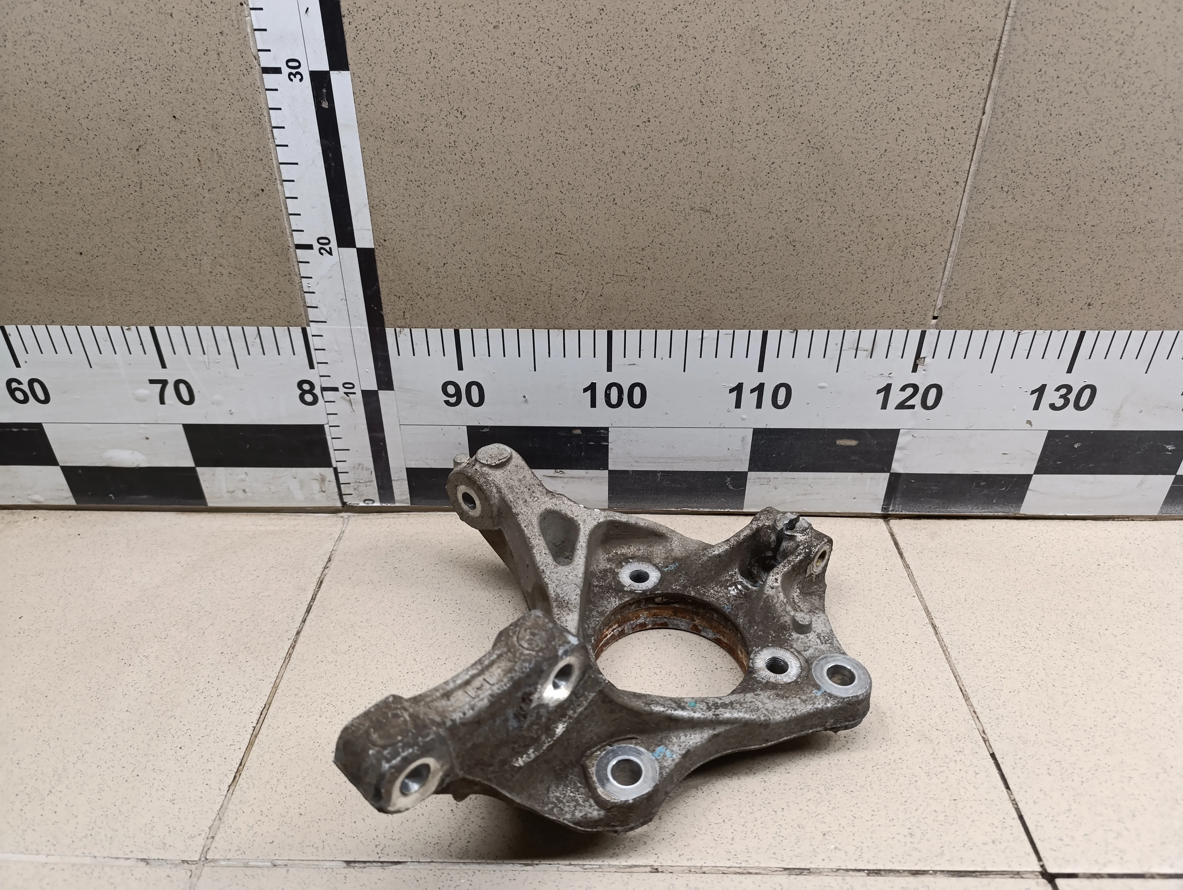 Кулак поворотный передний правый Orlando 2011-2015