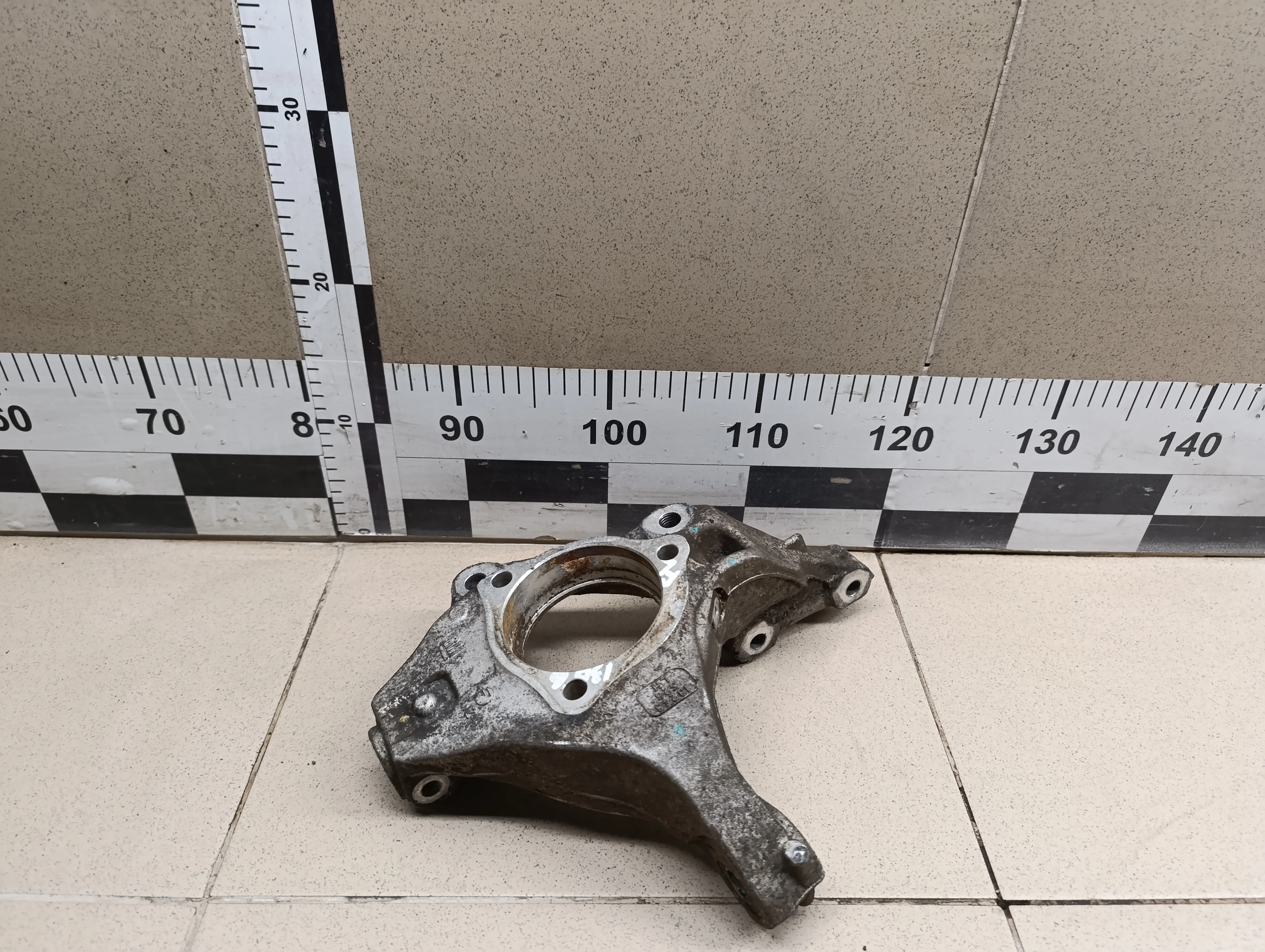 Кулак поворотный передний левый Orlando 2011-2015