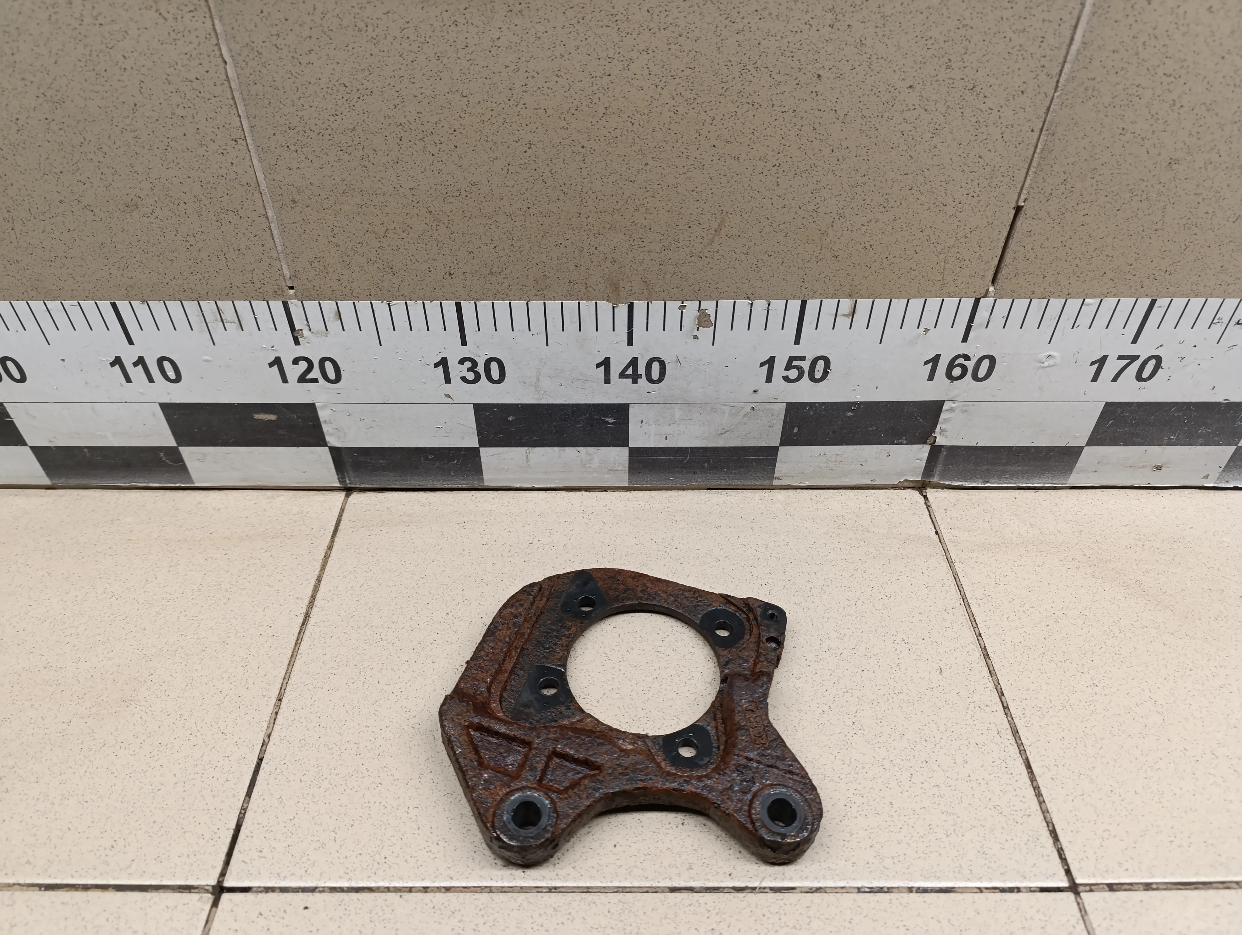 Кулак поворотный задний правый Orlando 2011-2015