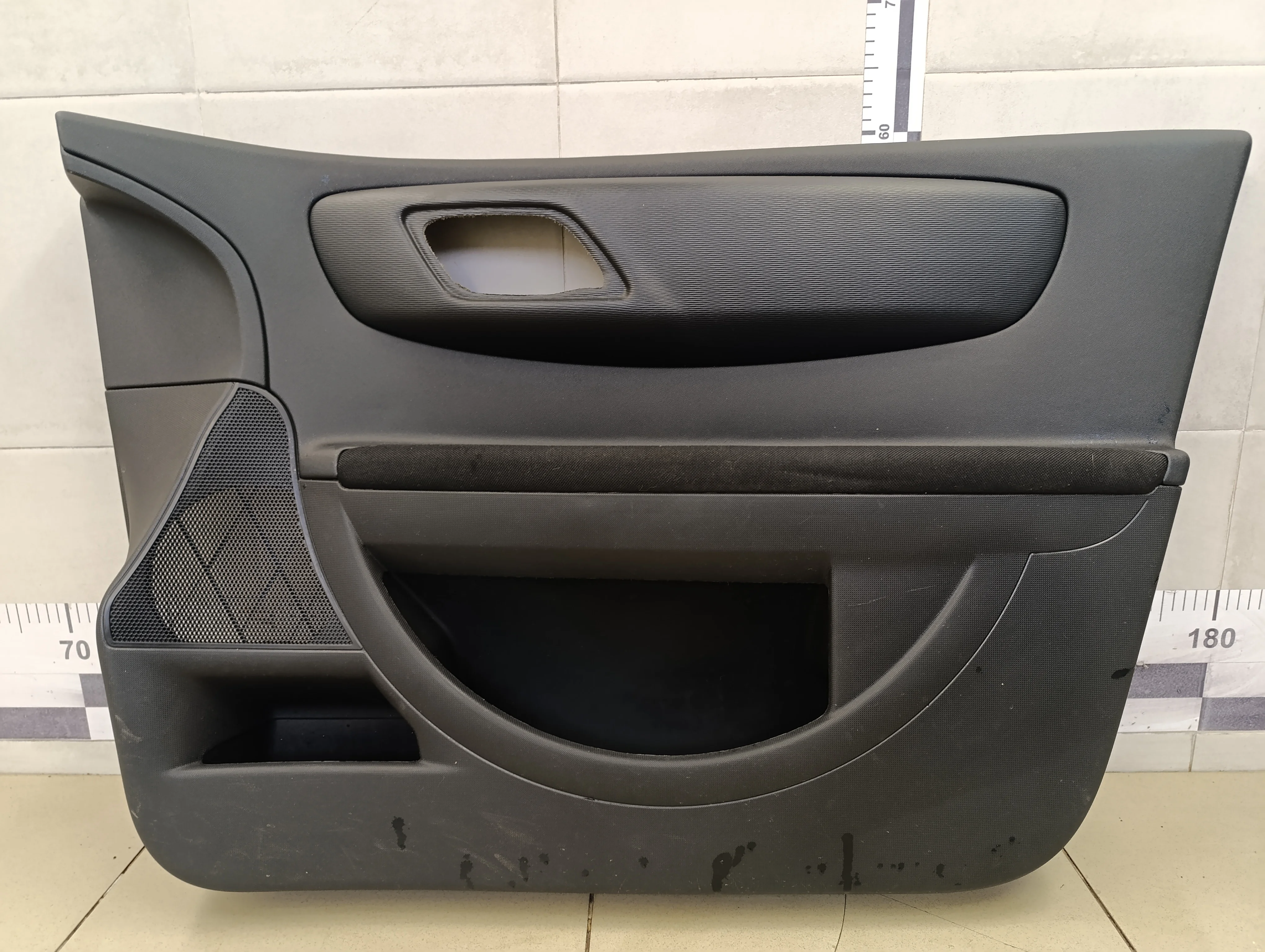 Обшивка двери передней правой C4 2005-2011