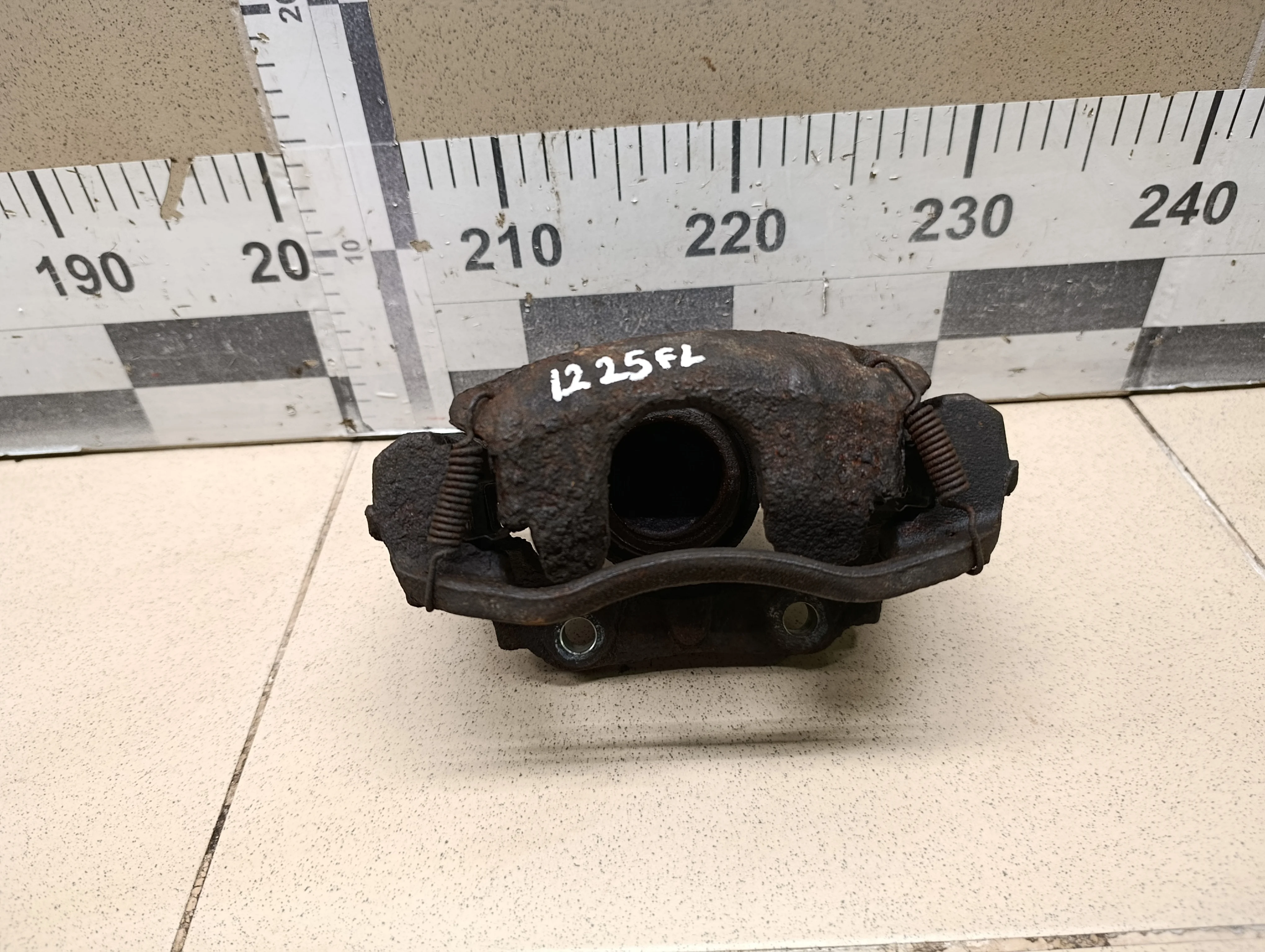 Суппорт передний левый C4 2005-2011