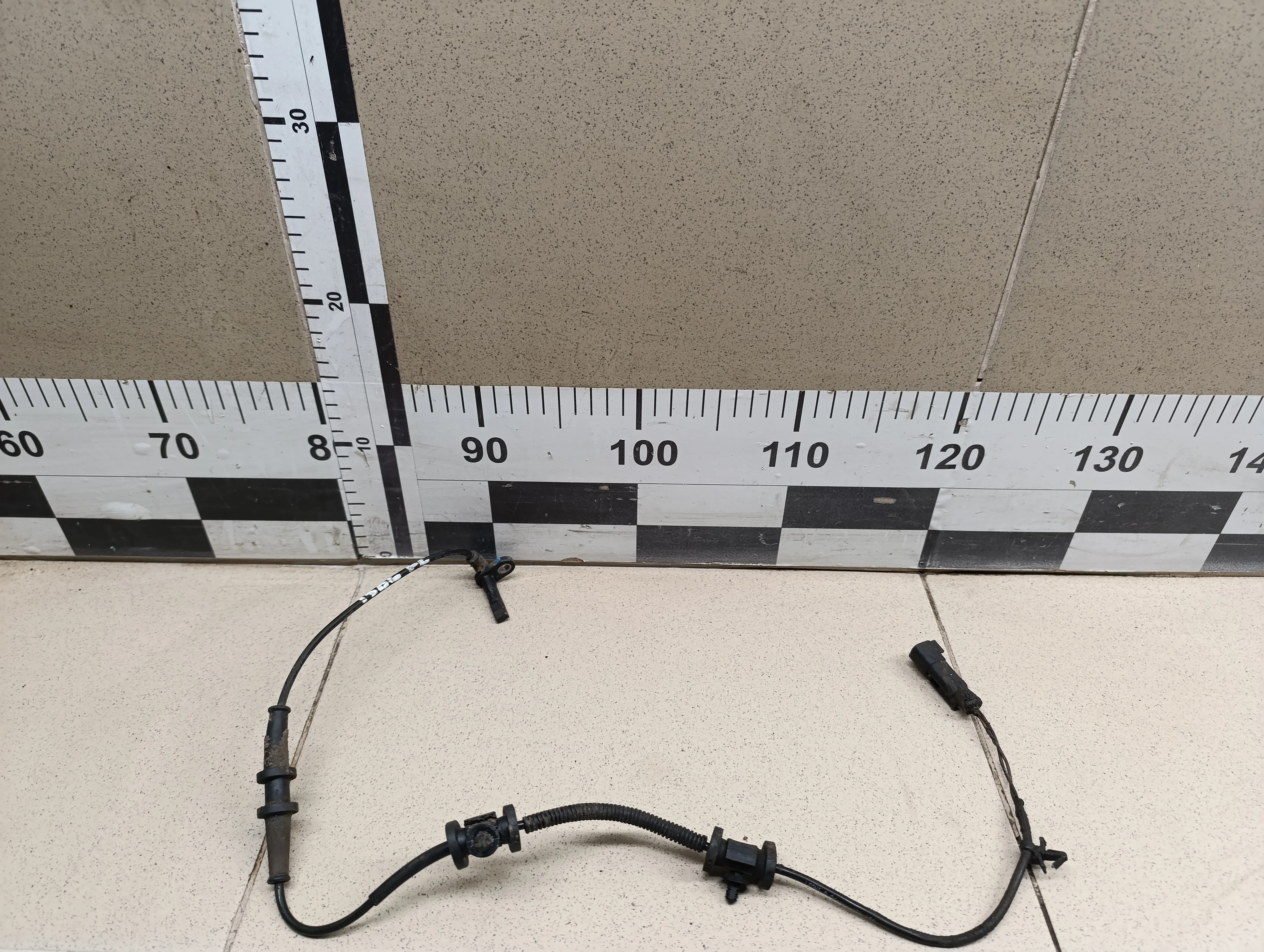 Датчик ABS передний правый Astra J 2010>