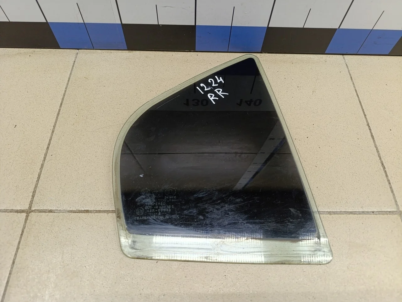 Стекло двери задней правой (форточка) Elantra 2000-2005