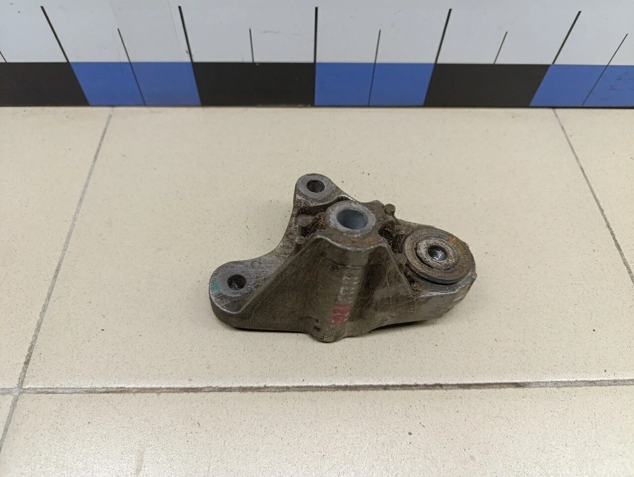 Кронштейн опоры КПП Focus II 2005-2008