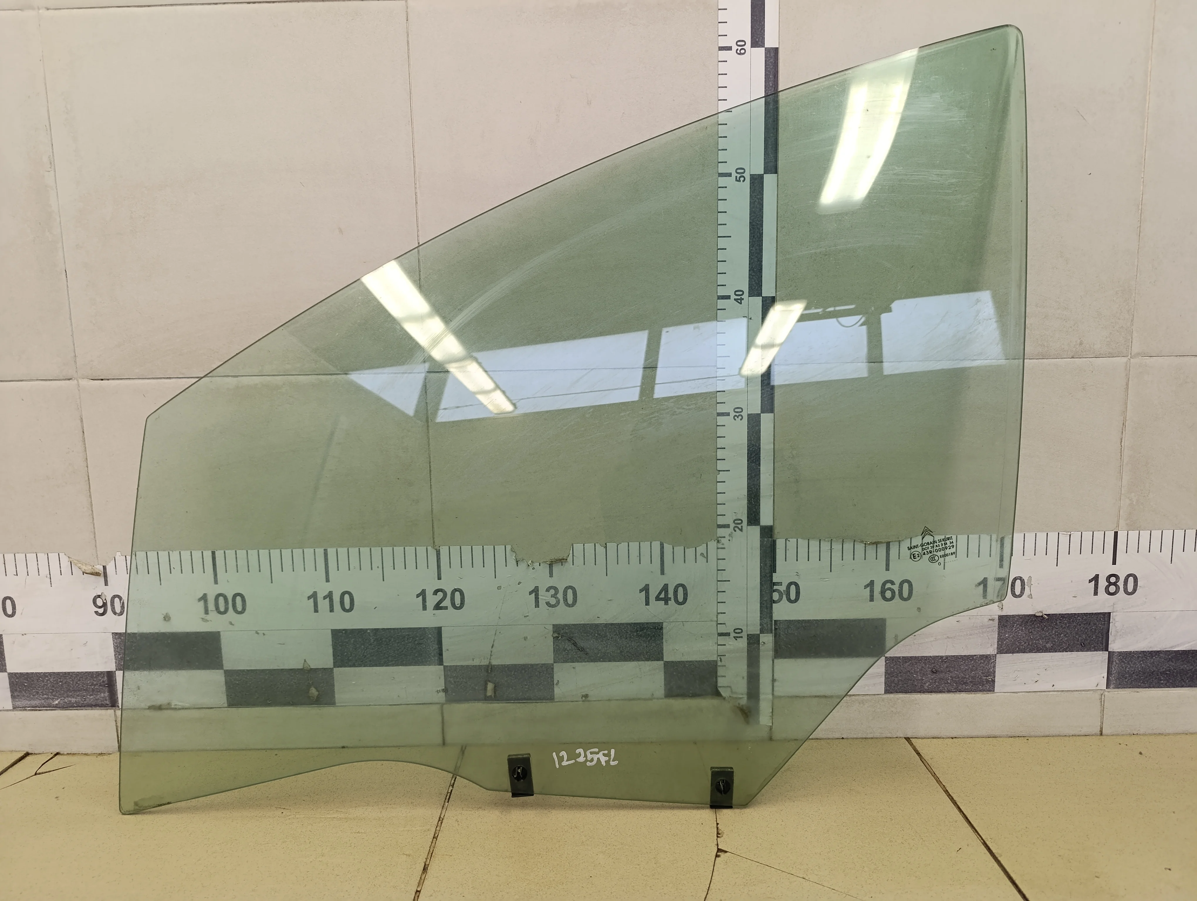 Стекло двери передней левой C4 2005-2011