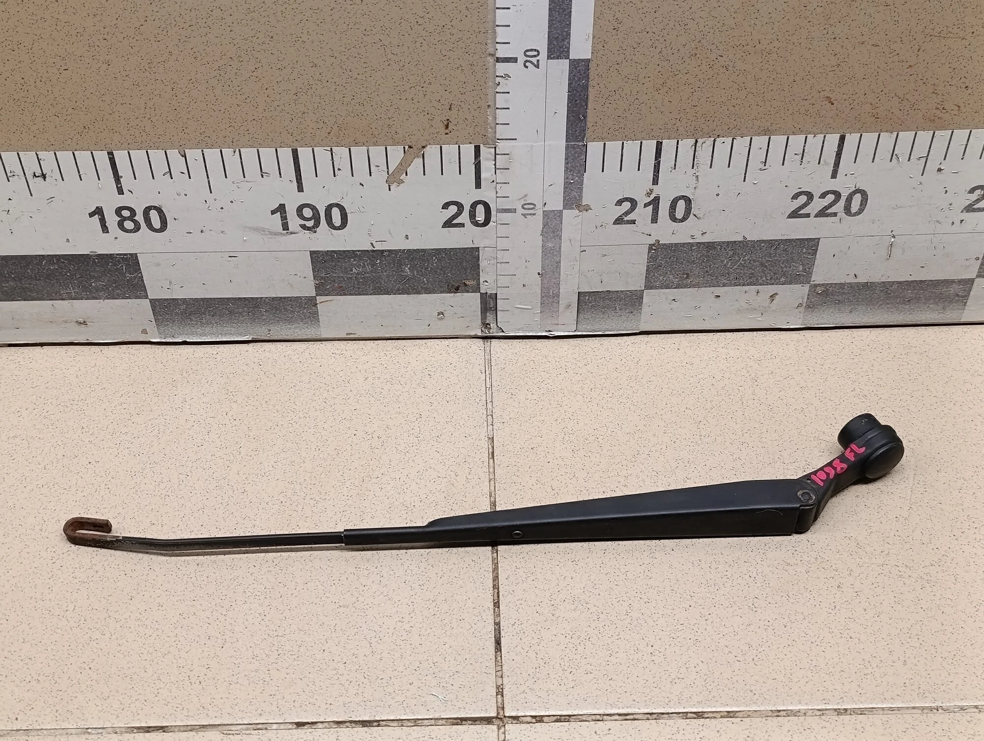 Поводок стеклоочистителя передний левый Cruze 2009-2016