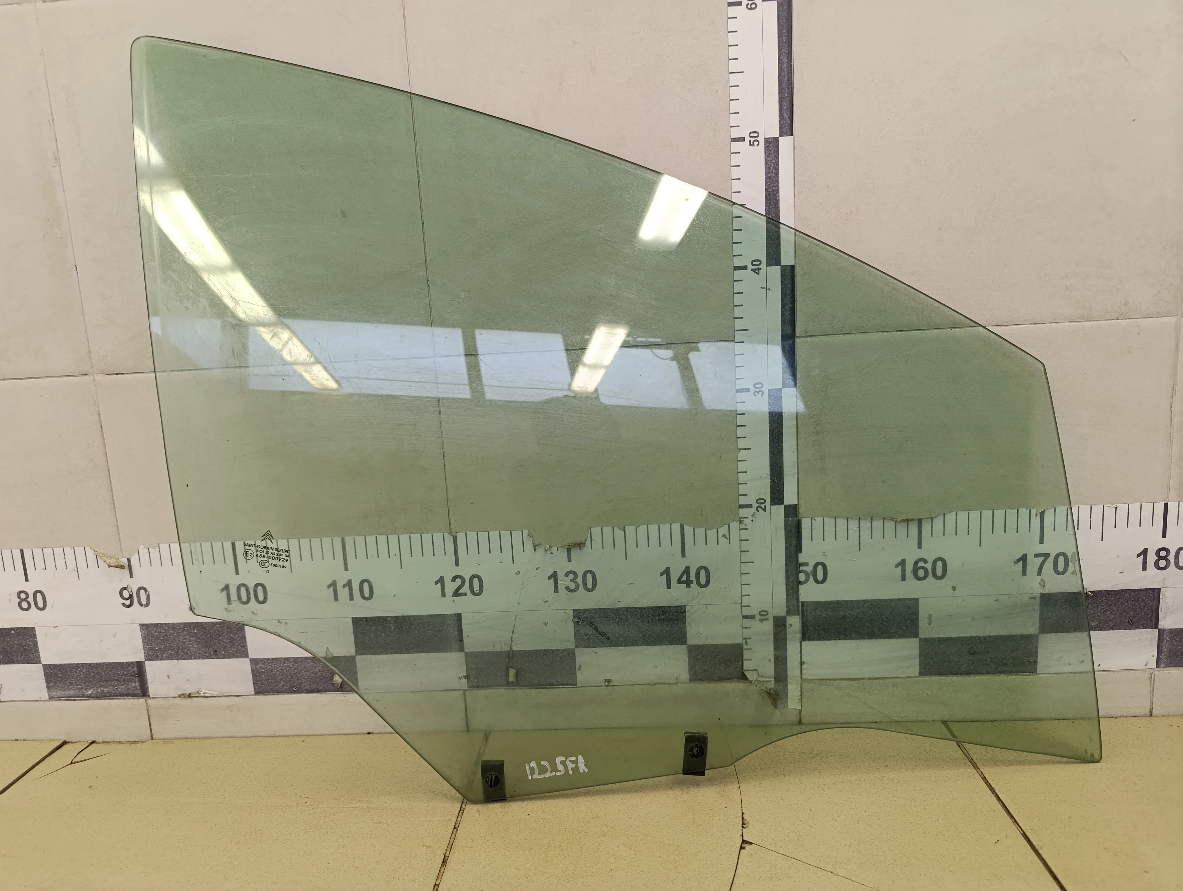 Стекло двери передней правой C4 2005-2011